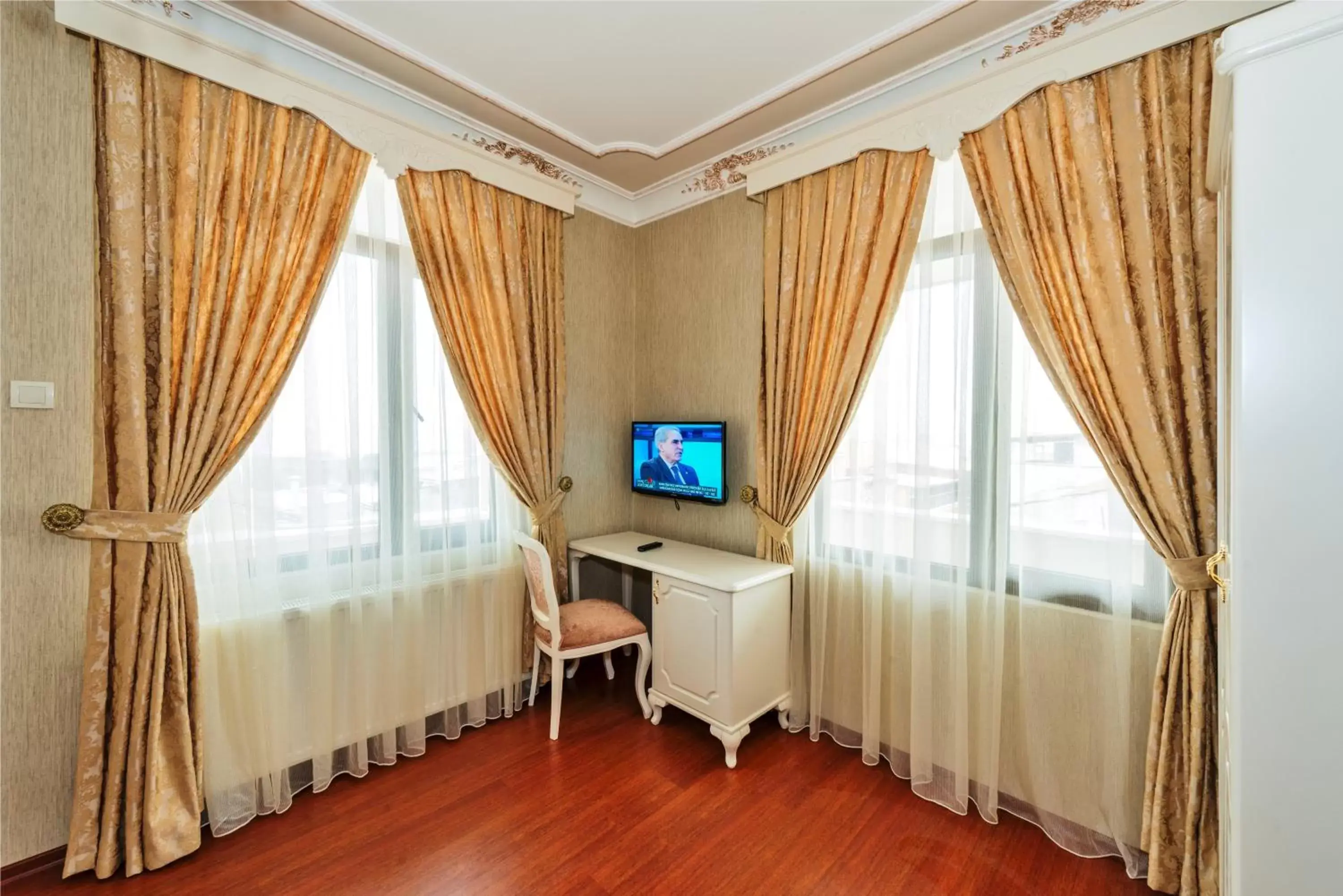 Bedroom, TV/Entertainment Center in Enderun Hotel Istanbul