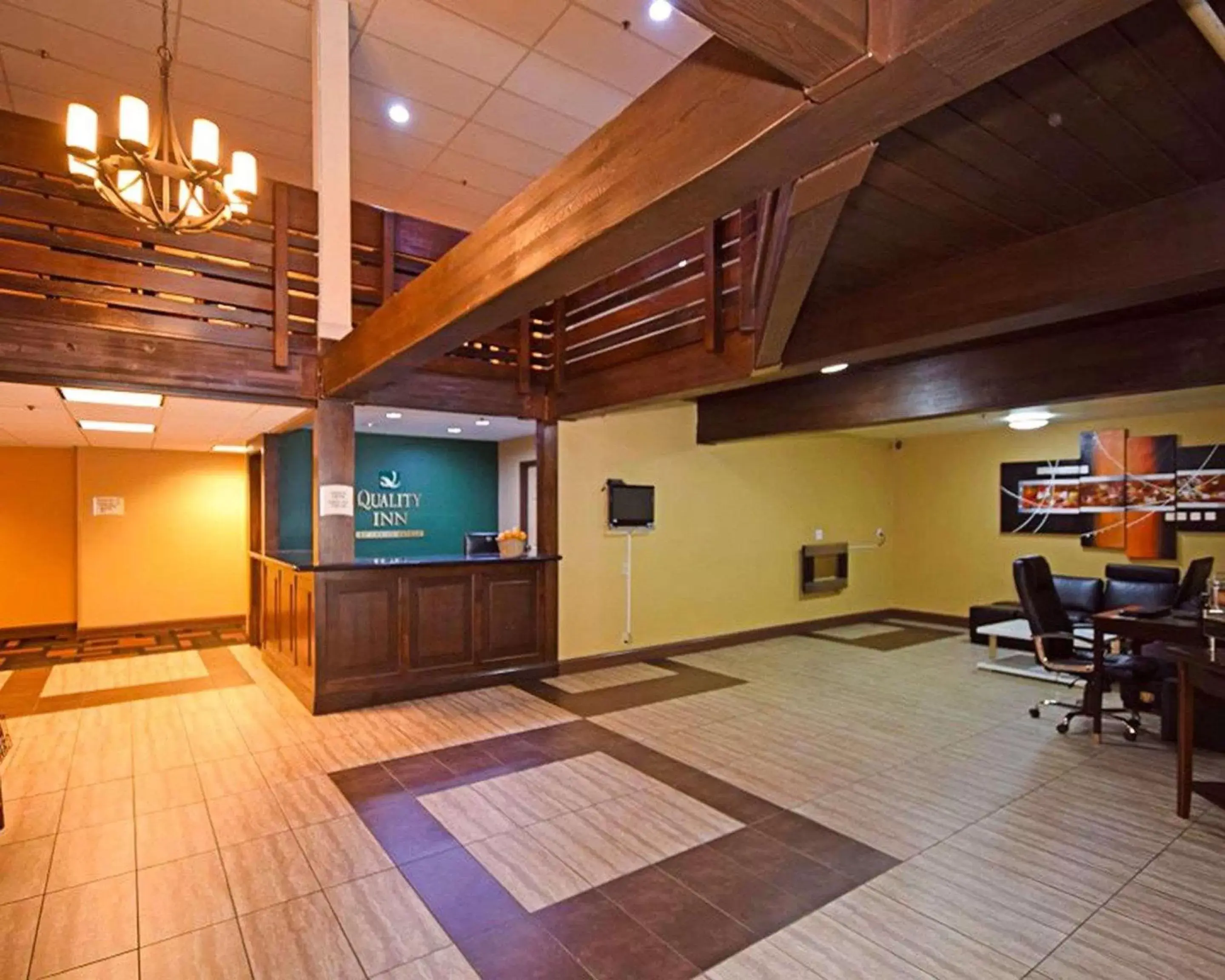 Lobby or reception, Lobby/Reception in Quality Inn near Mammoth Mountain Ski Resort