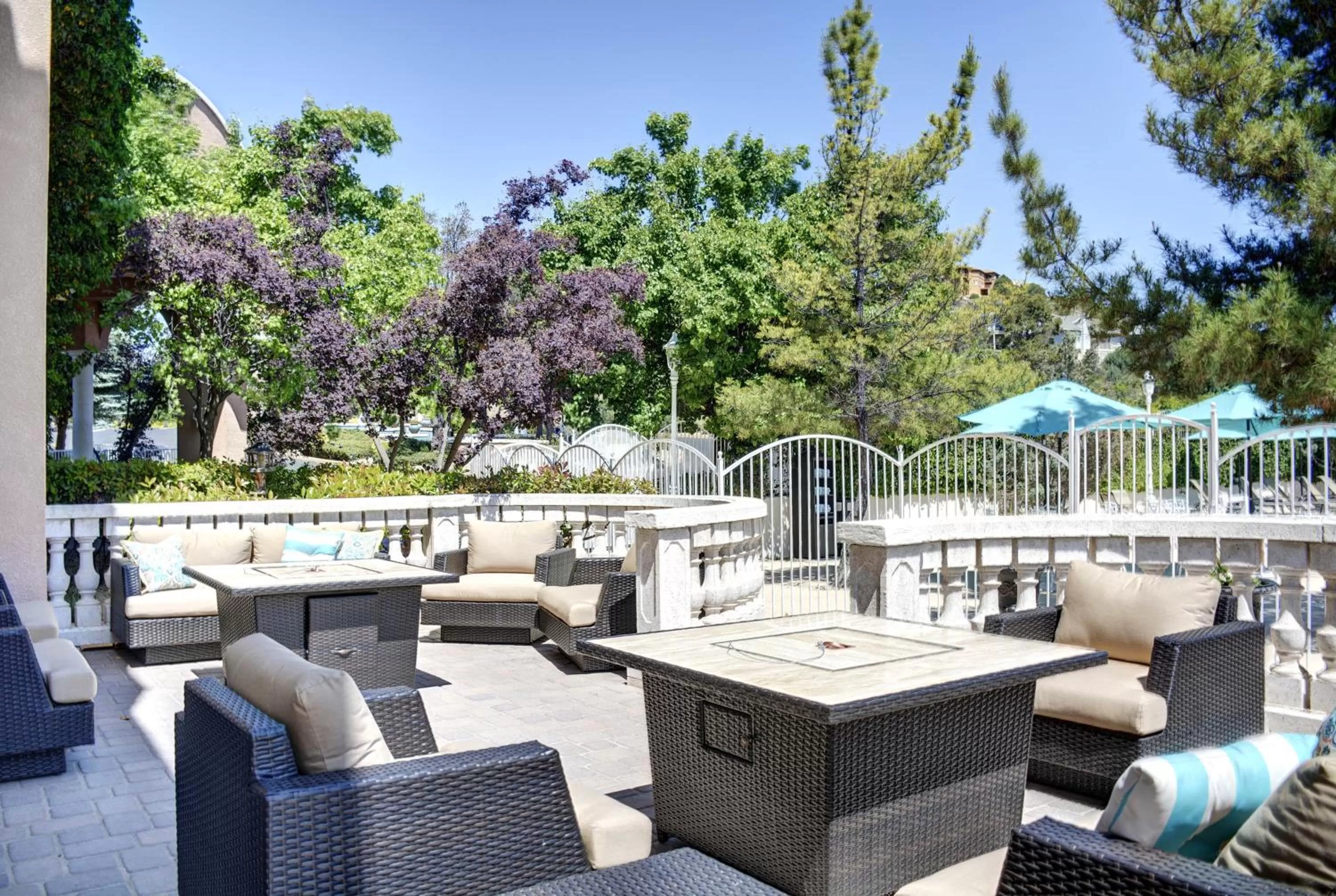 Patio in Forest Villas Hotel