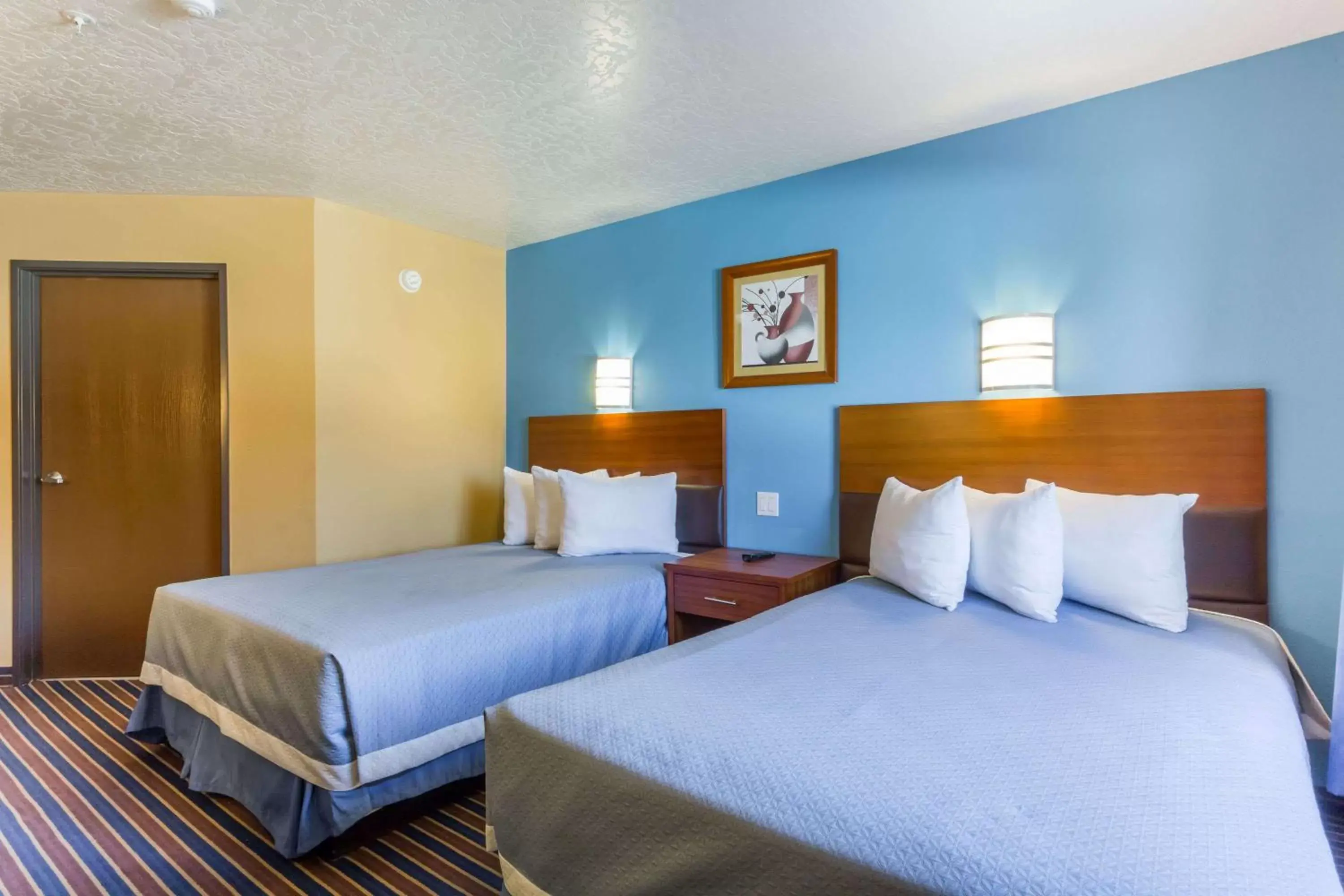 Photo of the whole room, Bed in Days Inn by Wyndham Vernal