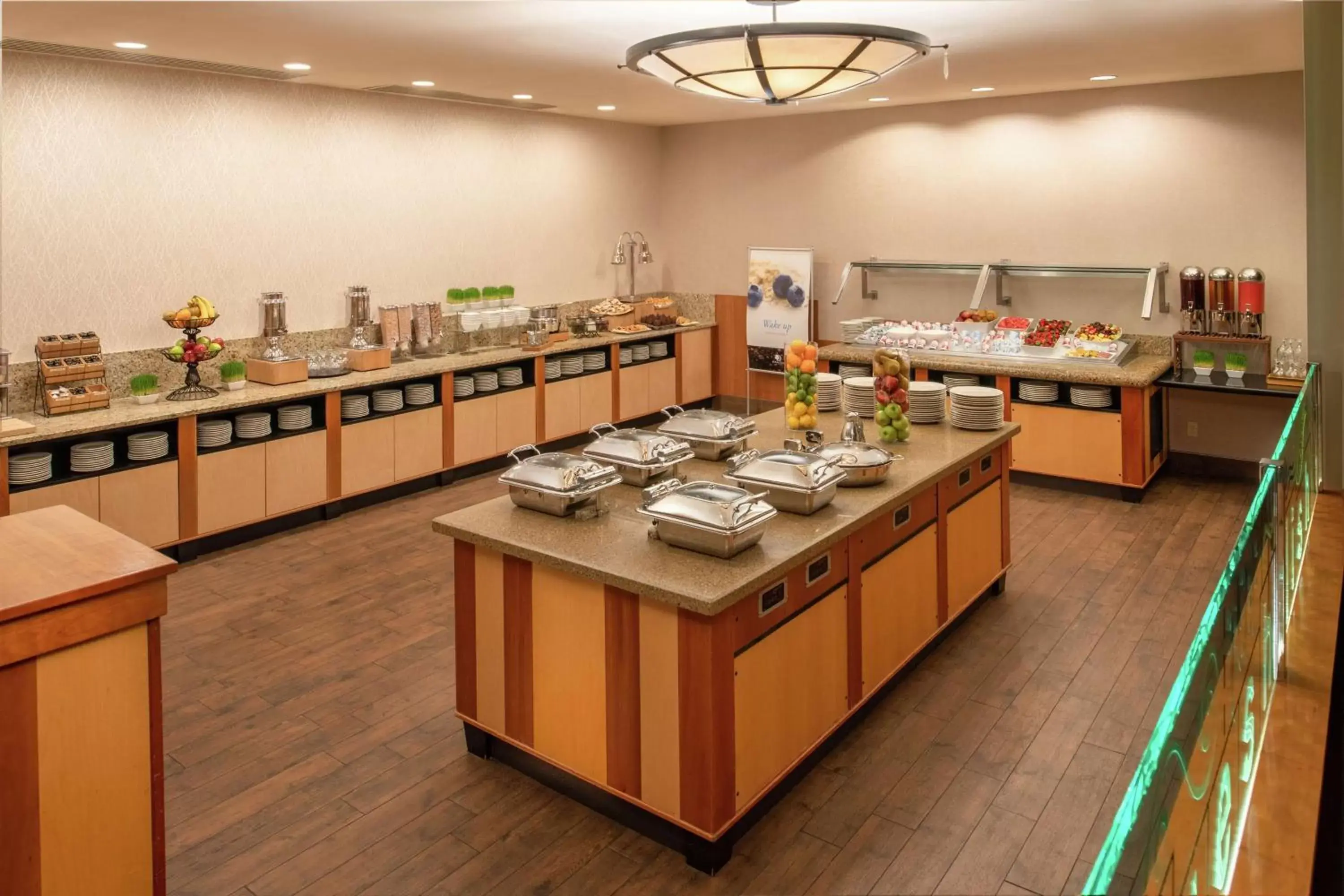 Dining area, Restaurant/Places to Eat in DoubleTree Suites by Hilton Seattle Airport/Southcenter