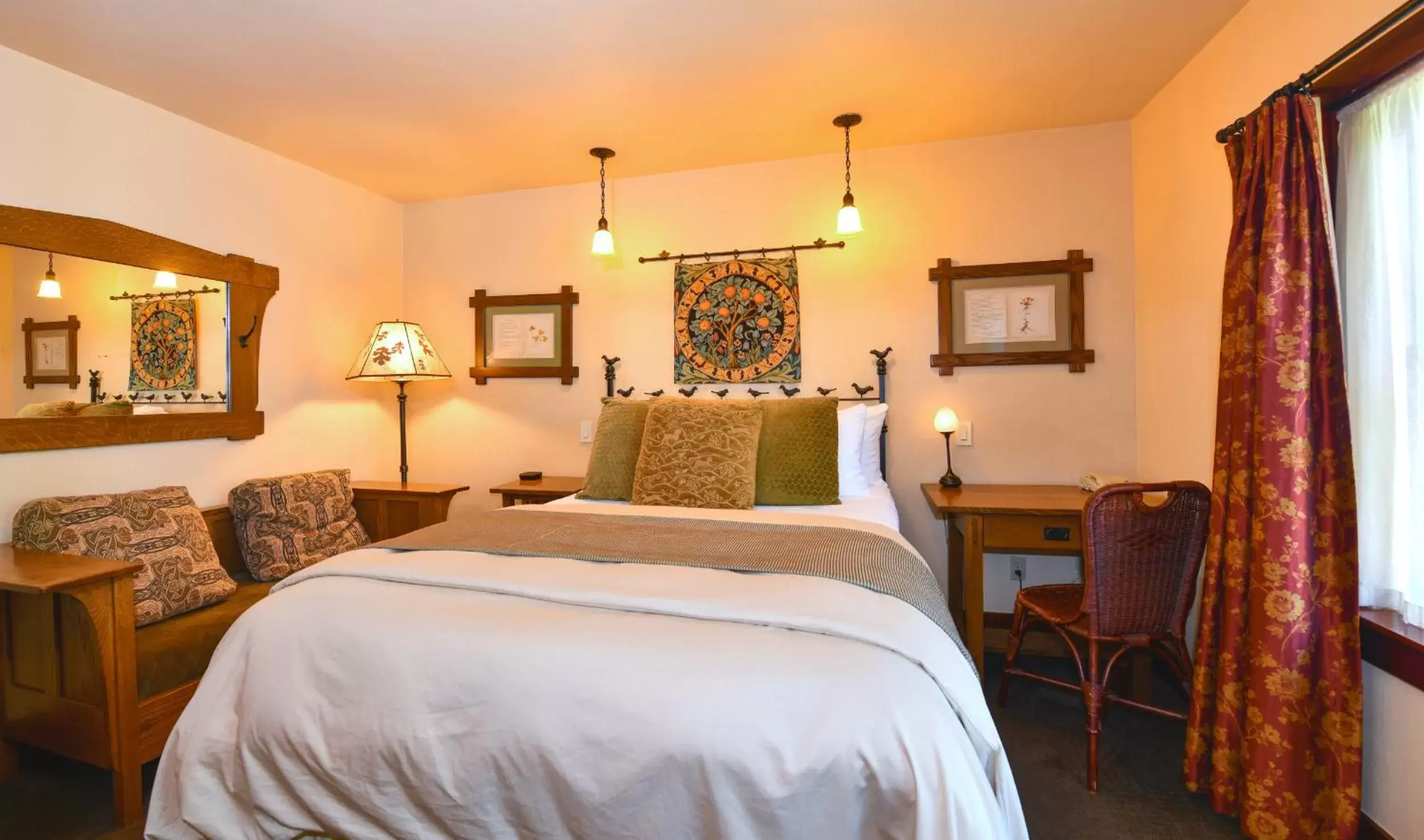 Bedroom, Bed in Blackbird Inn Bedroom, Bed in Blackbird Inn