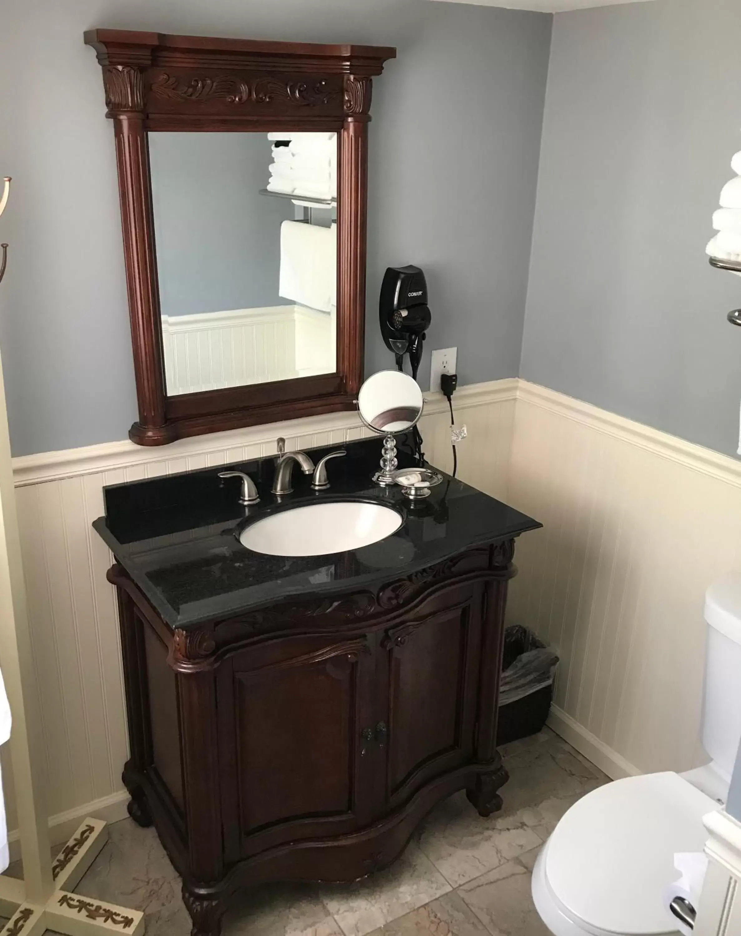 Bathroom in The Dahlonega Square Hotel & Villas