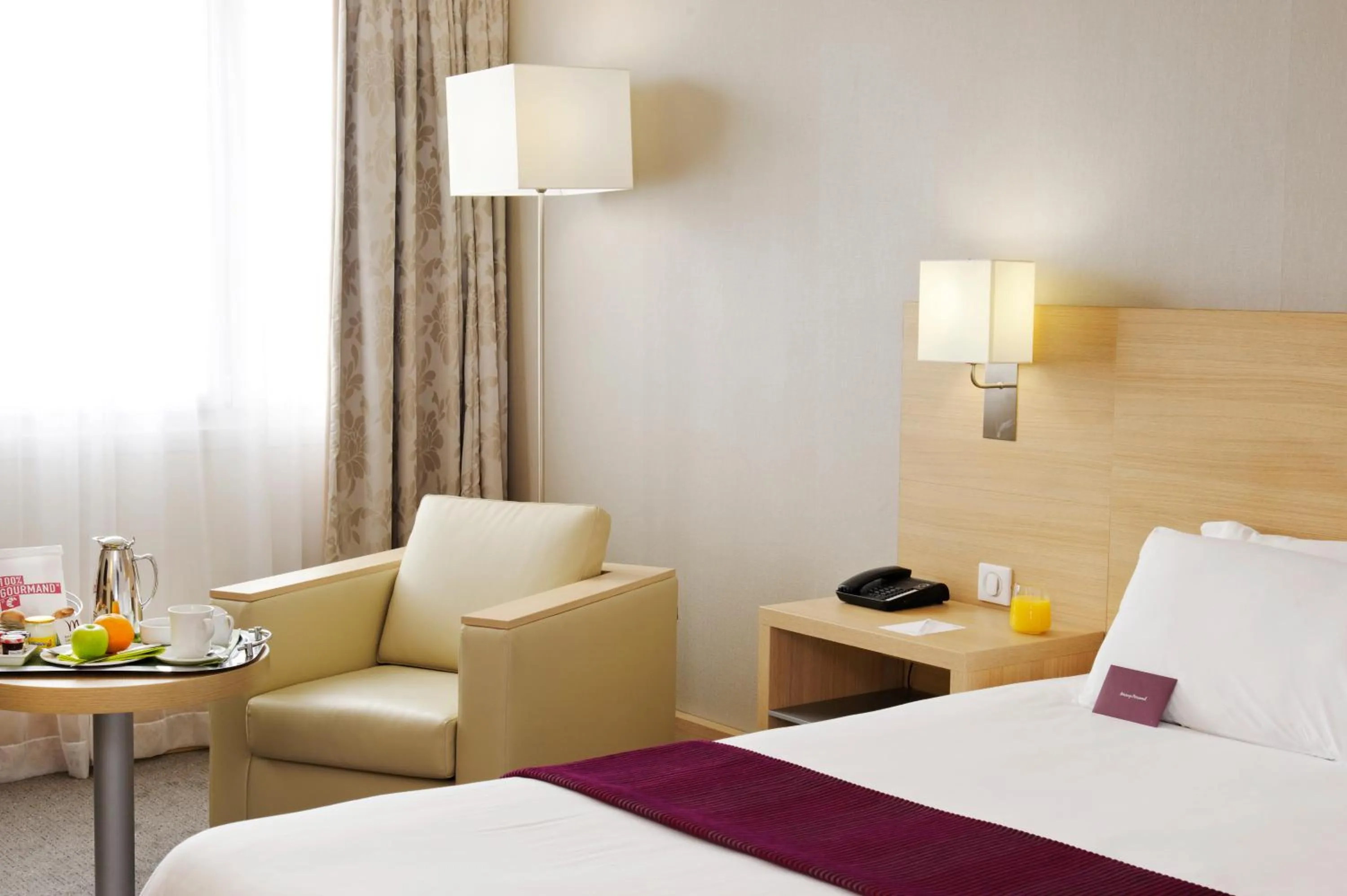 Bed in Mercure Paris Velizy