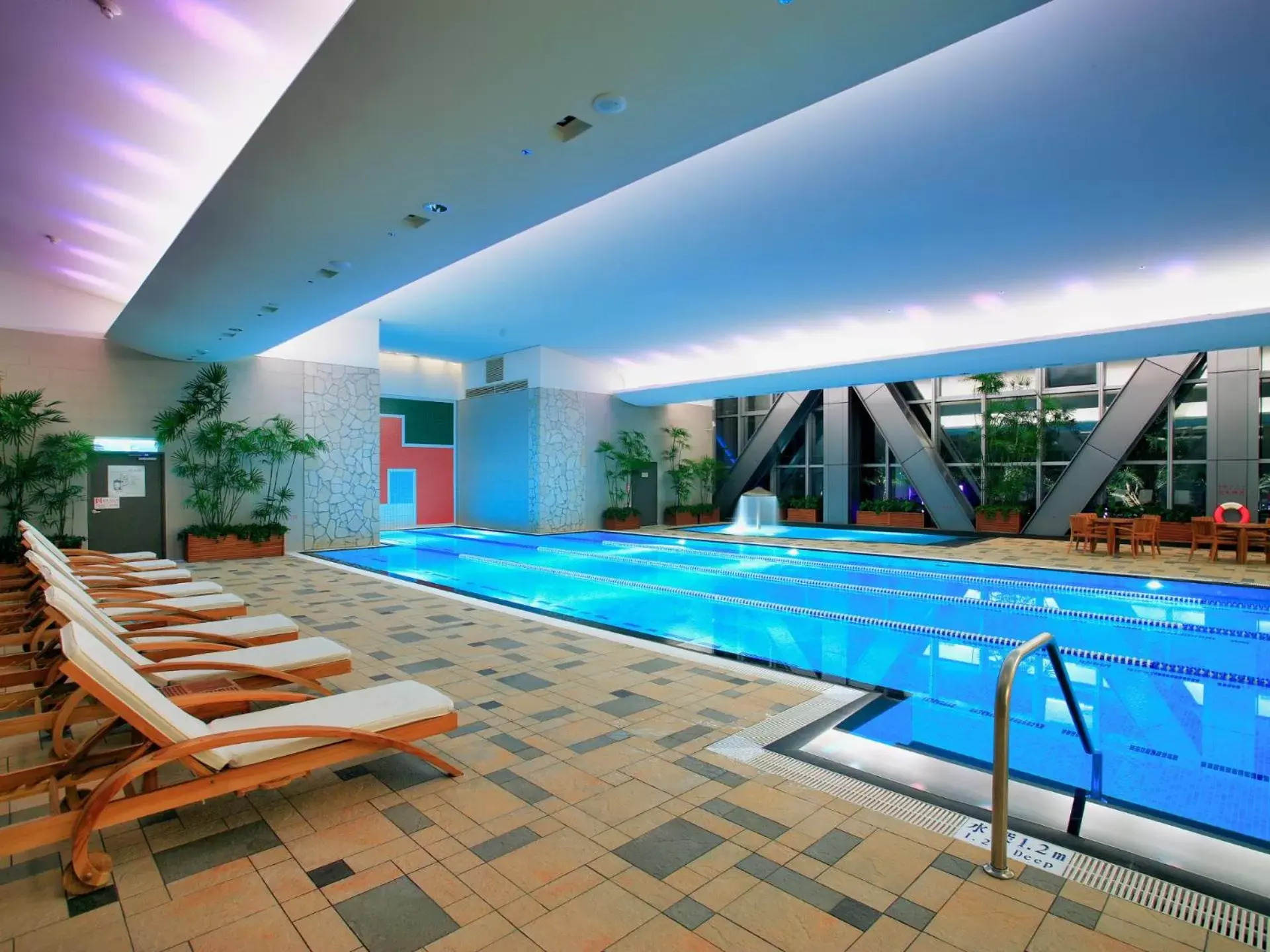 Swimming pool in Windsor Hotel Taichung Swimming pool in Windsor Hotel Taichung