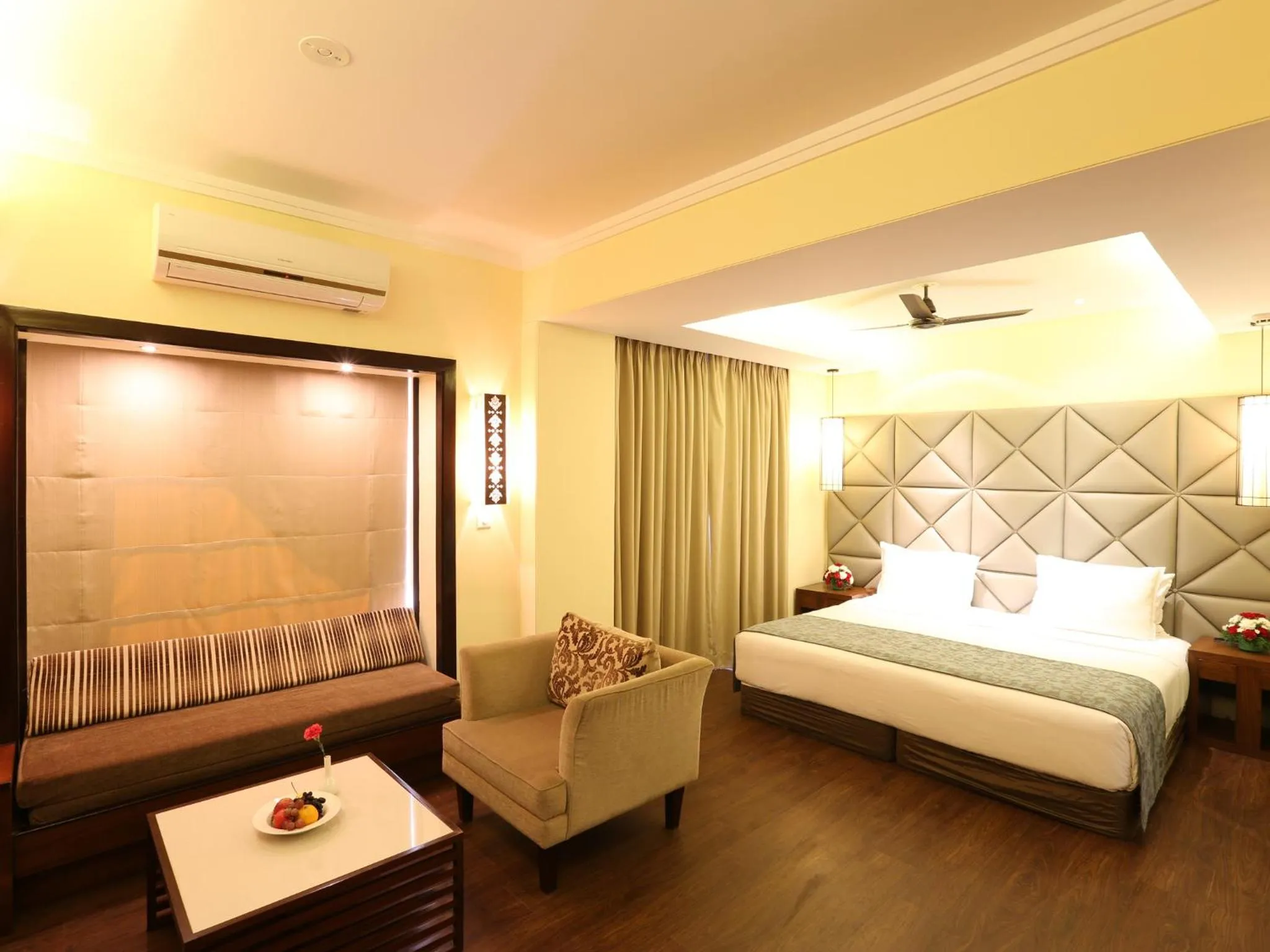 Photo of the whole room, Bed in Deltin Suites