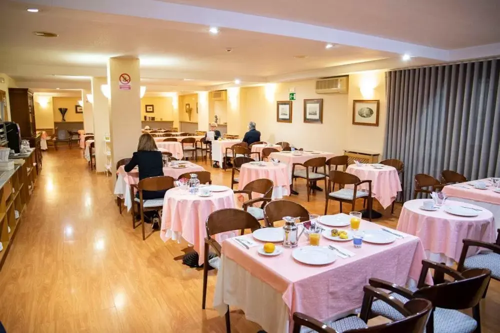 Restaurant/Places to Eat in Hotel Castelao