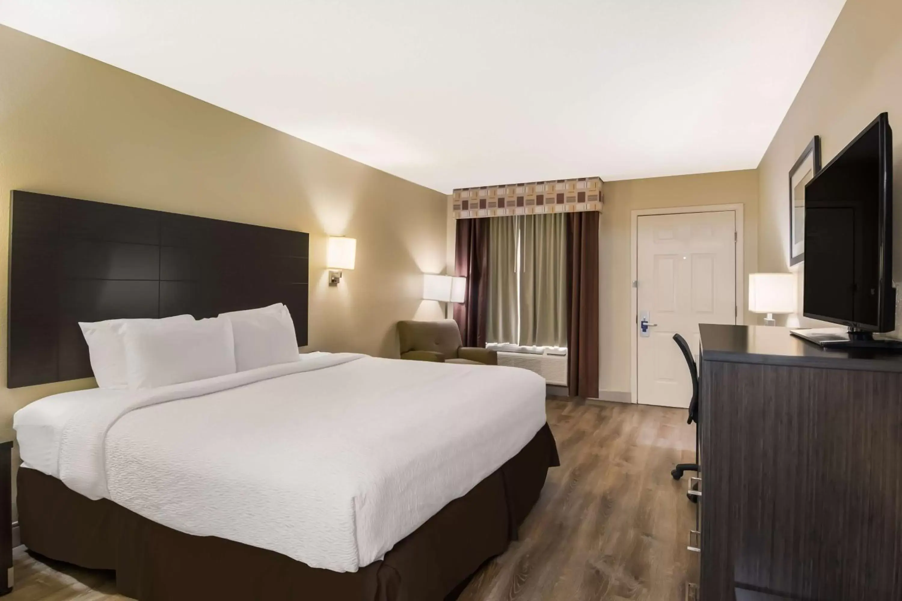 Bedroom in SureStay Plus Hotel by Best Western Jackson