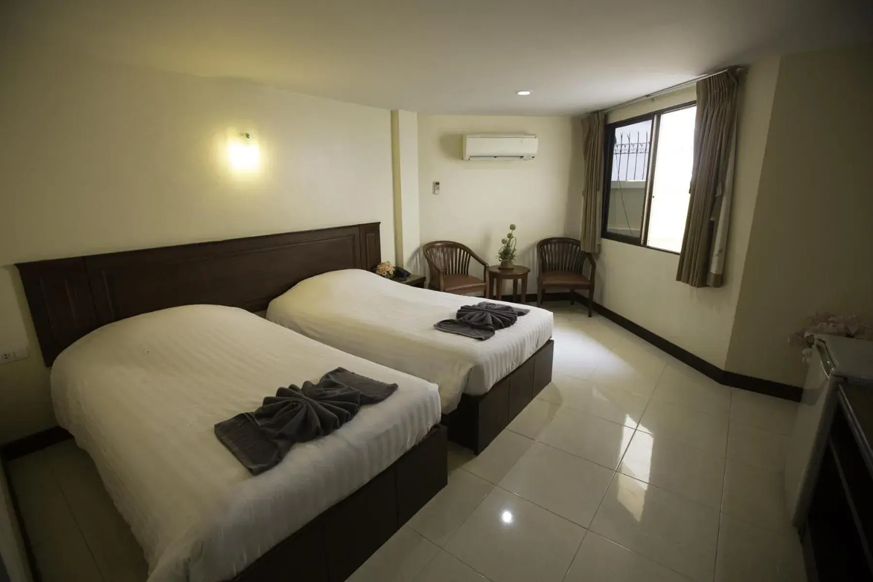 Bedroom, Bed in Twin Palms Resort Pattaya