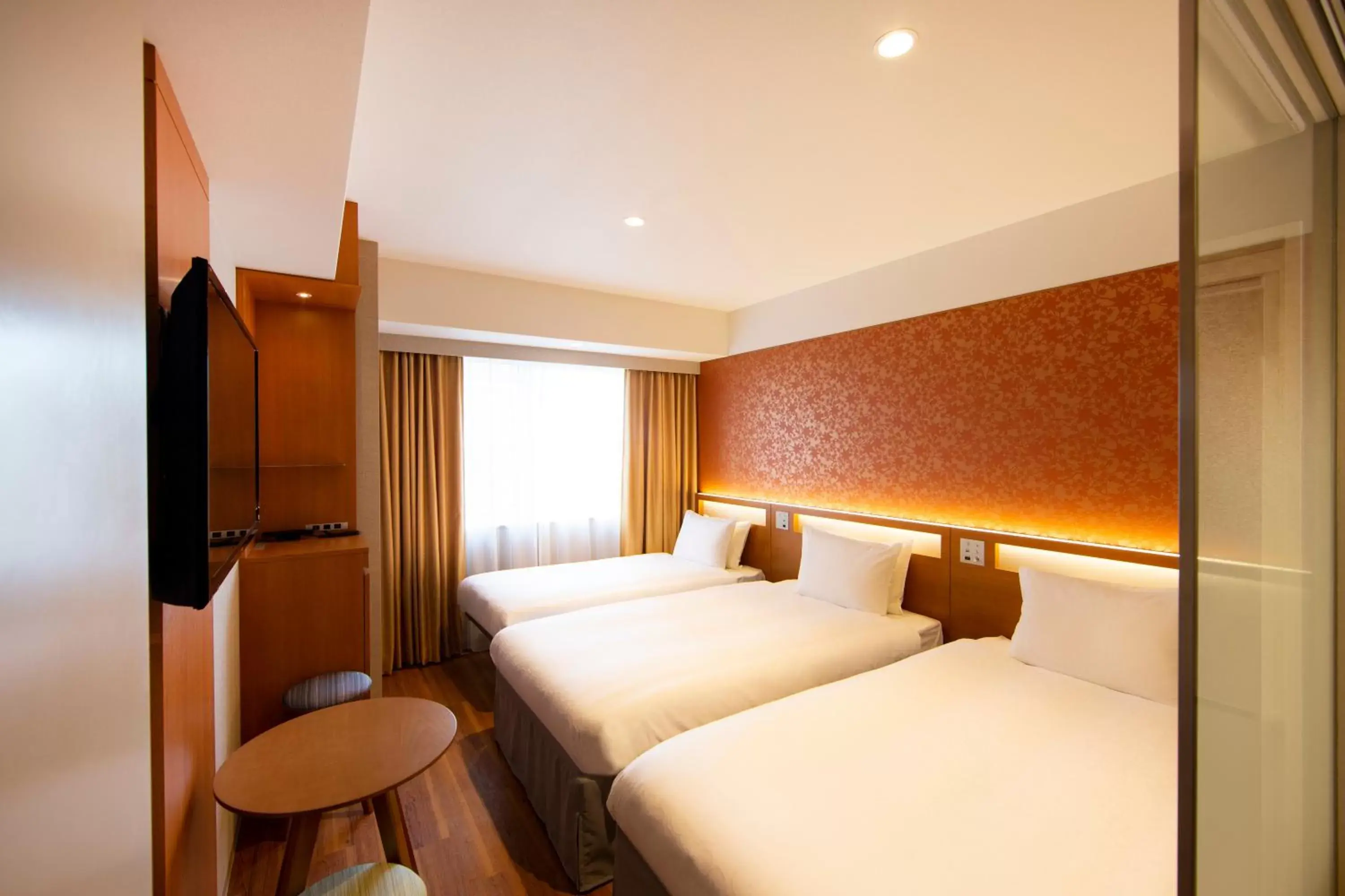 Bed in karaksa hotel grande Shin-Osaka Tower