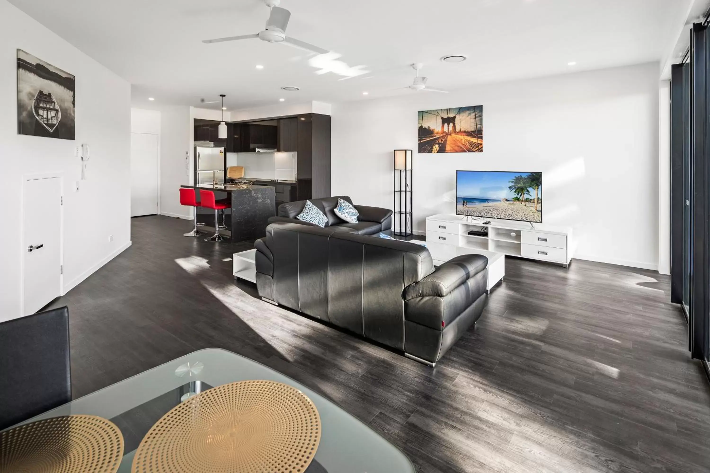 Kitchen or kitchenette, Seating Area in The Residences at The Peninsula