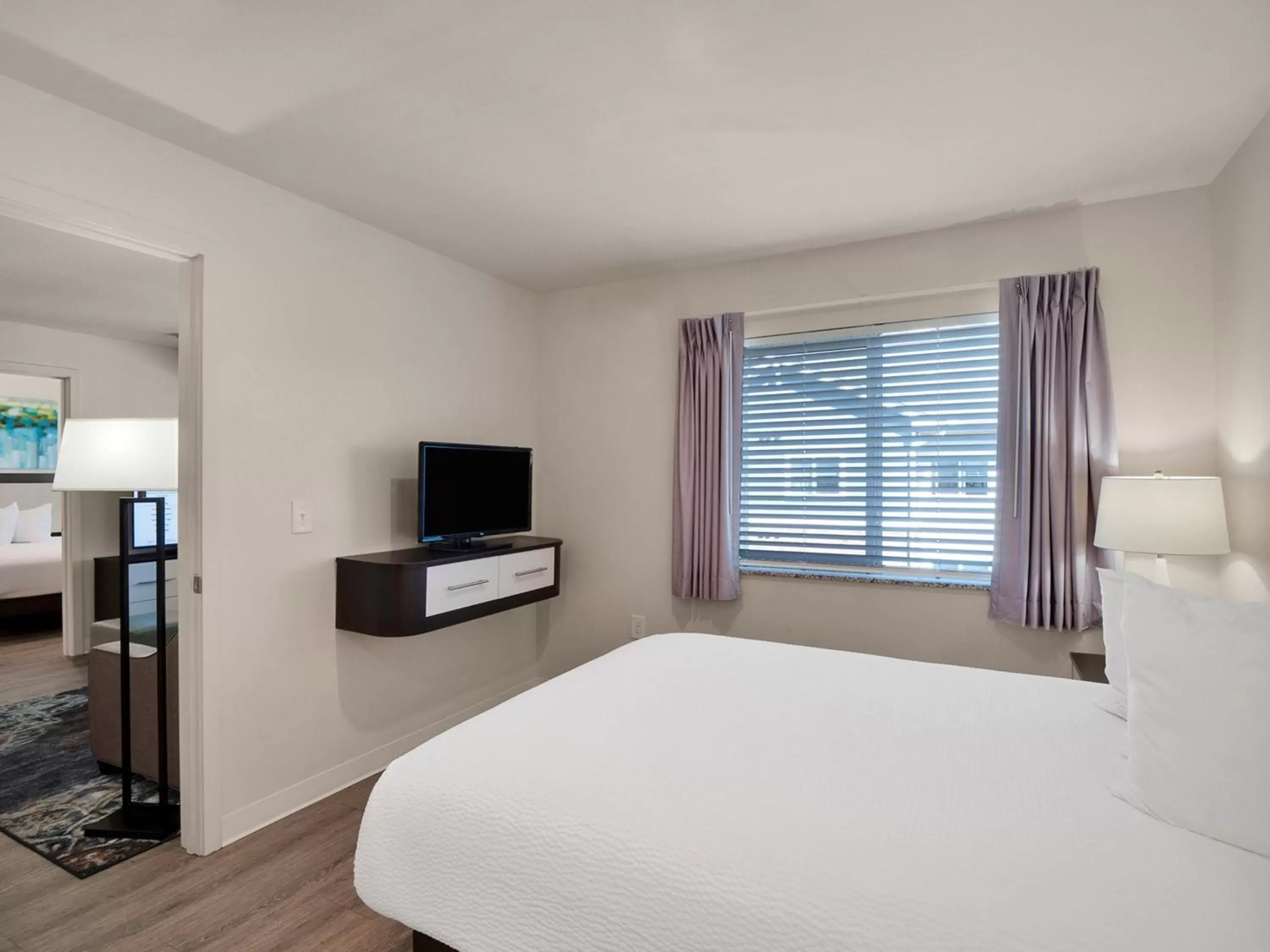 One Bedroom Suite w/Balcony and Fully Equipped Kitchen in WaterWalk Extended Stay by Wyndham Charlotte - Arrowood One Bedroom Suite w/Balcony and Fully Equipped Kitchen in WaterWalk Extended Stay by Wyndham Charlotte - Arrowood