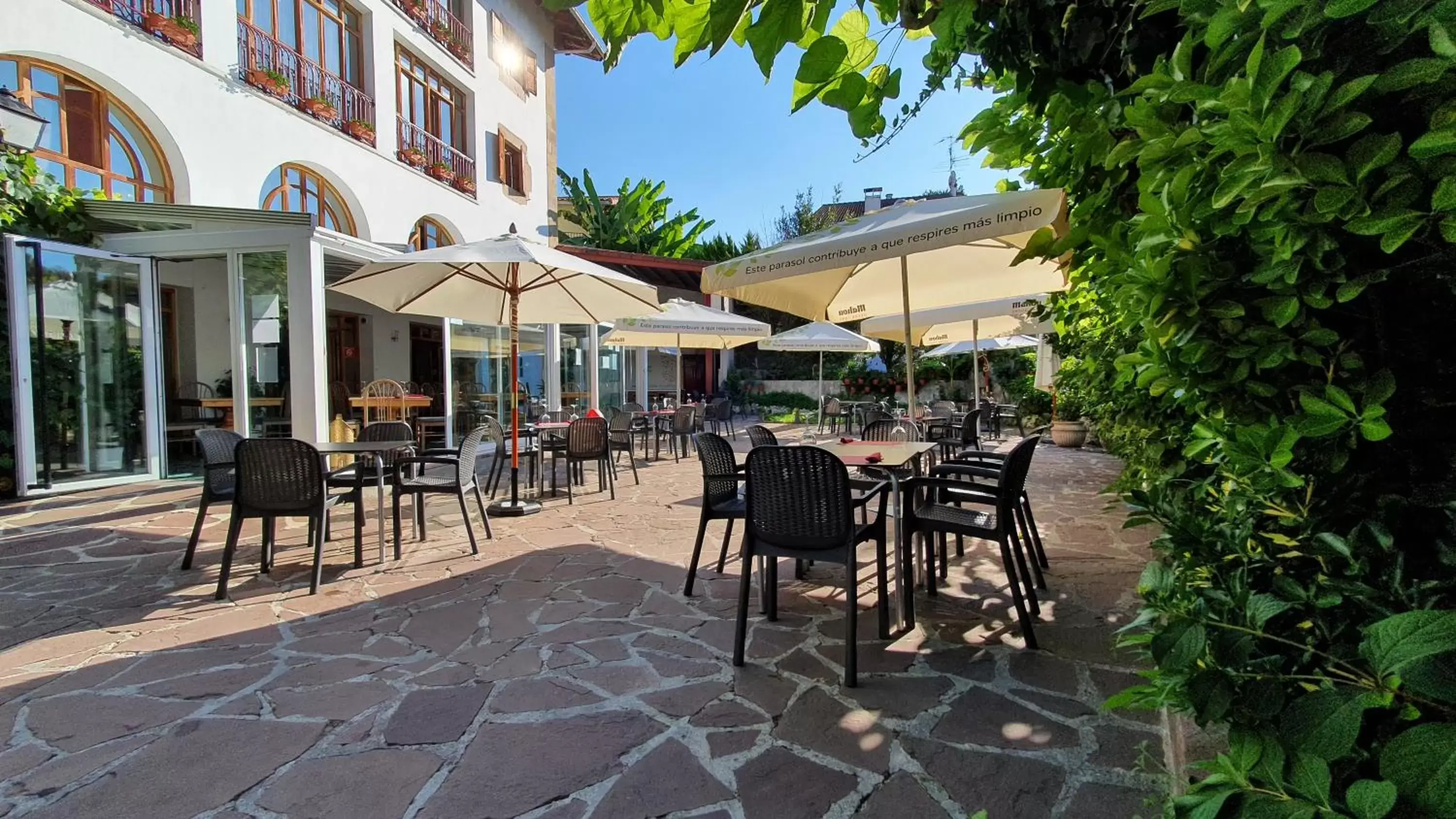 Property building, Restaurant/Places to Eat in Hostal Ansonea