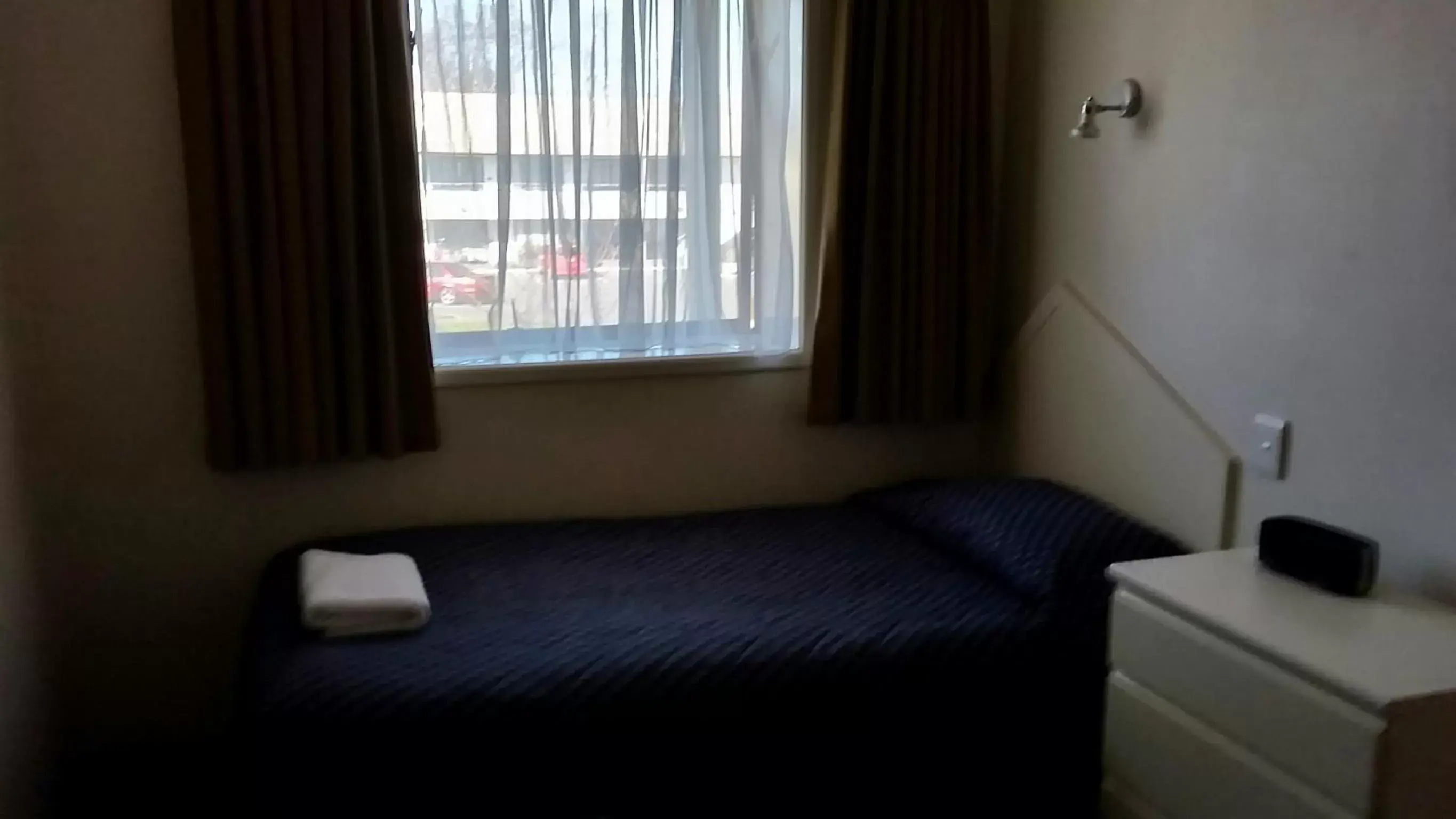 Bed in Airport Gateway Motor Lodge