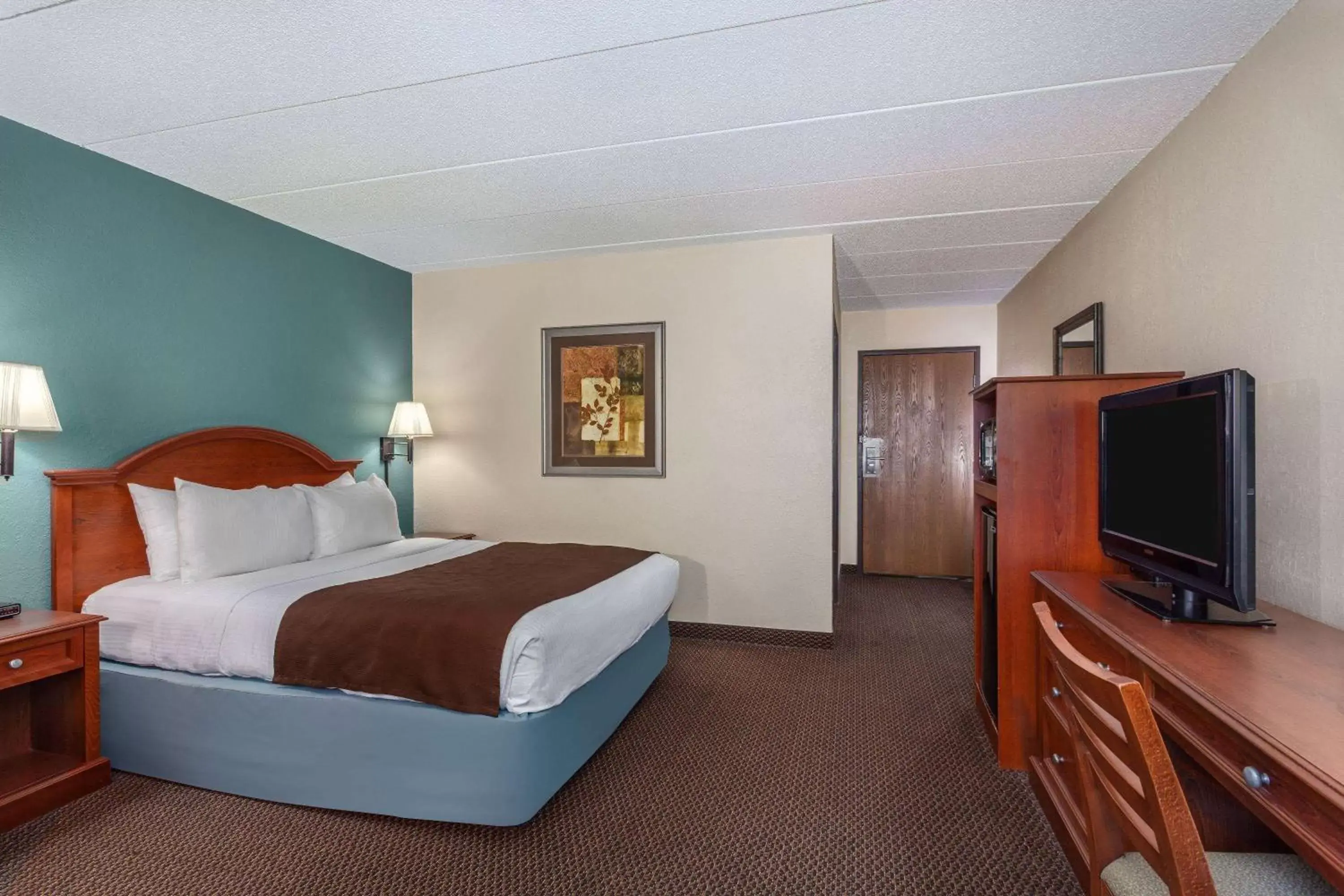 Photo of the whole room, Bed in AmericInn by Wyndham New Richmond