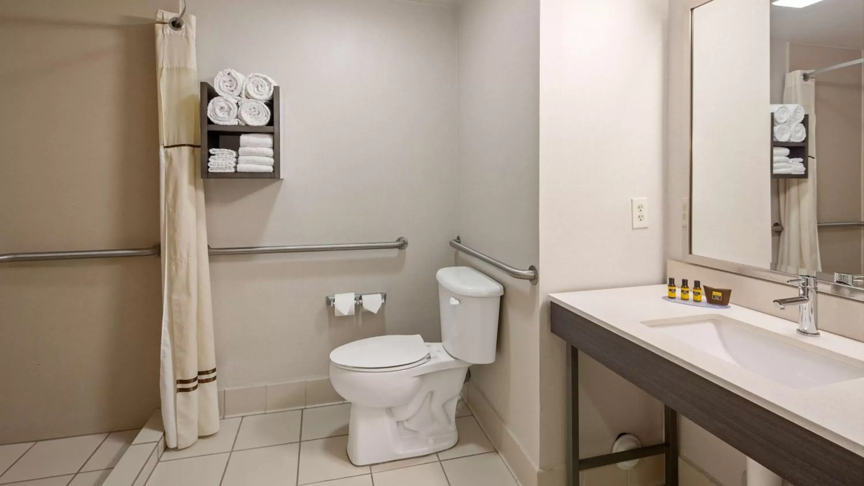 Bathroom in Best Western Plus Kendall Hotel & Suites