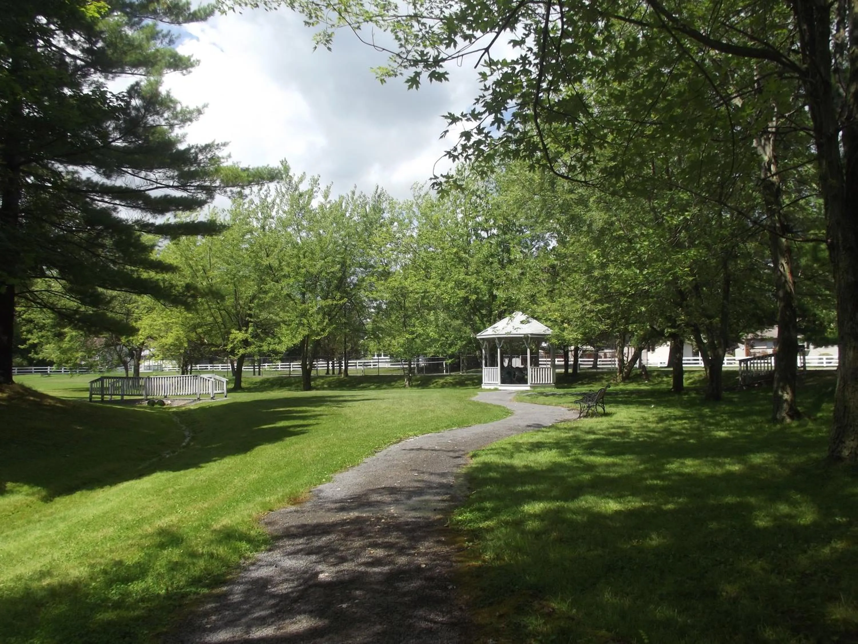 Facade/entrance in Colonial Resort-1000Islands