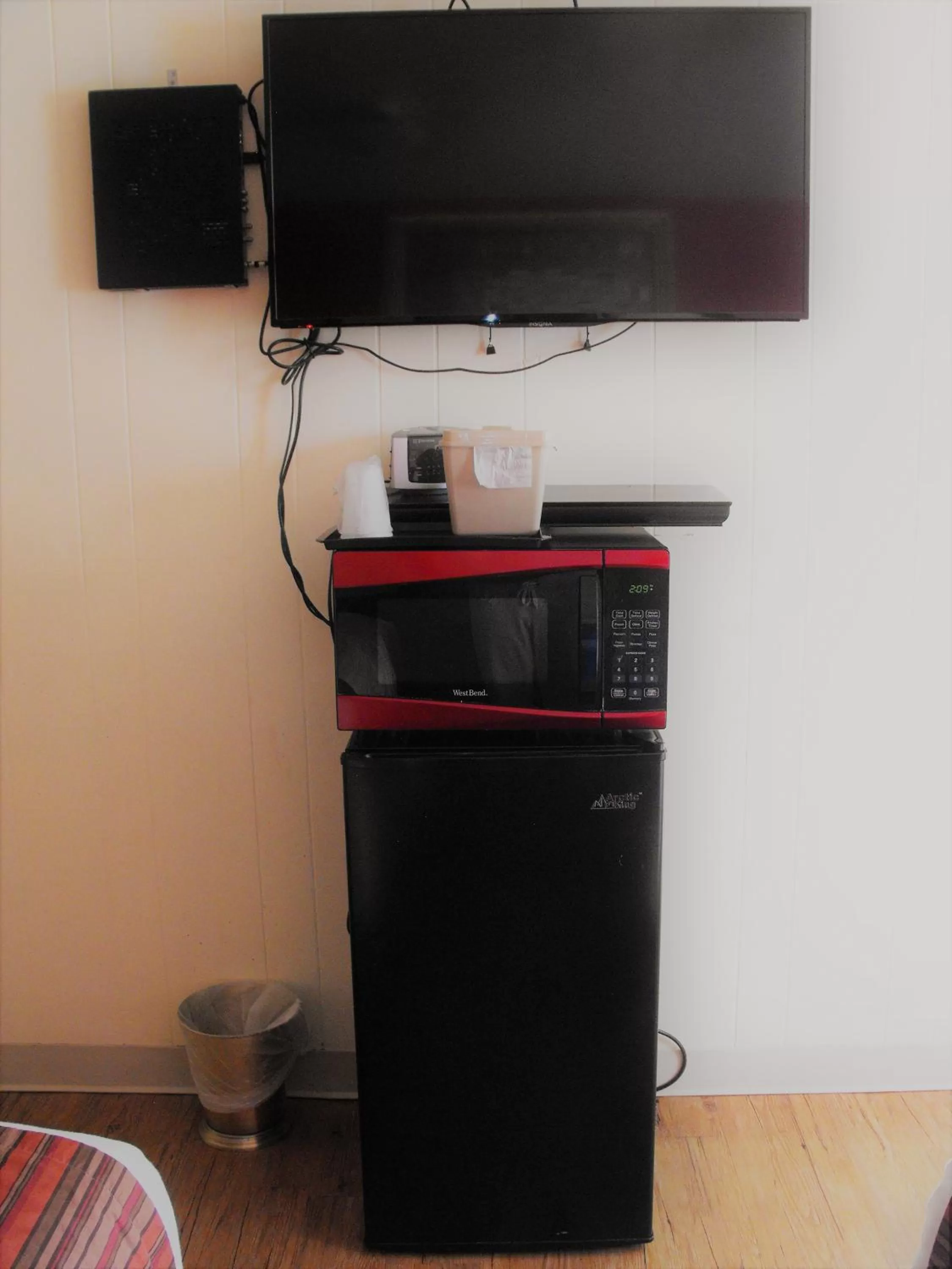 Eagle Crater Lake Inn