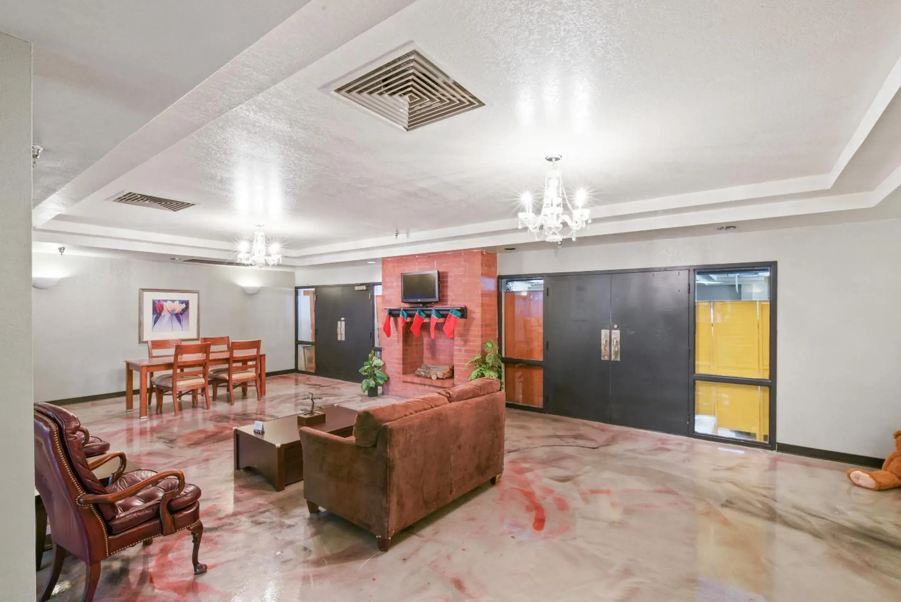 Seating area, Lobby/Reception in OYO Hotel Edmond - University of Central Oklahoma