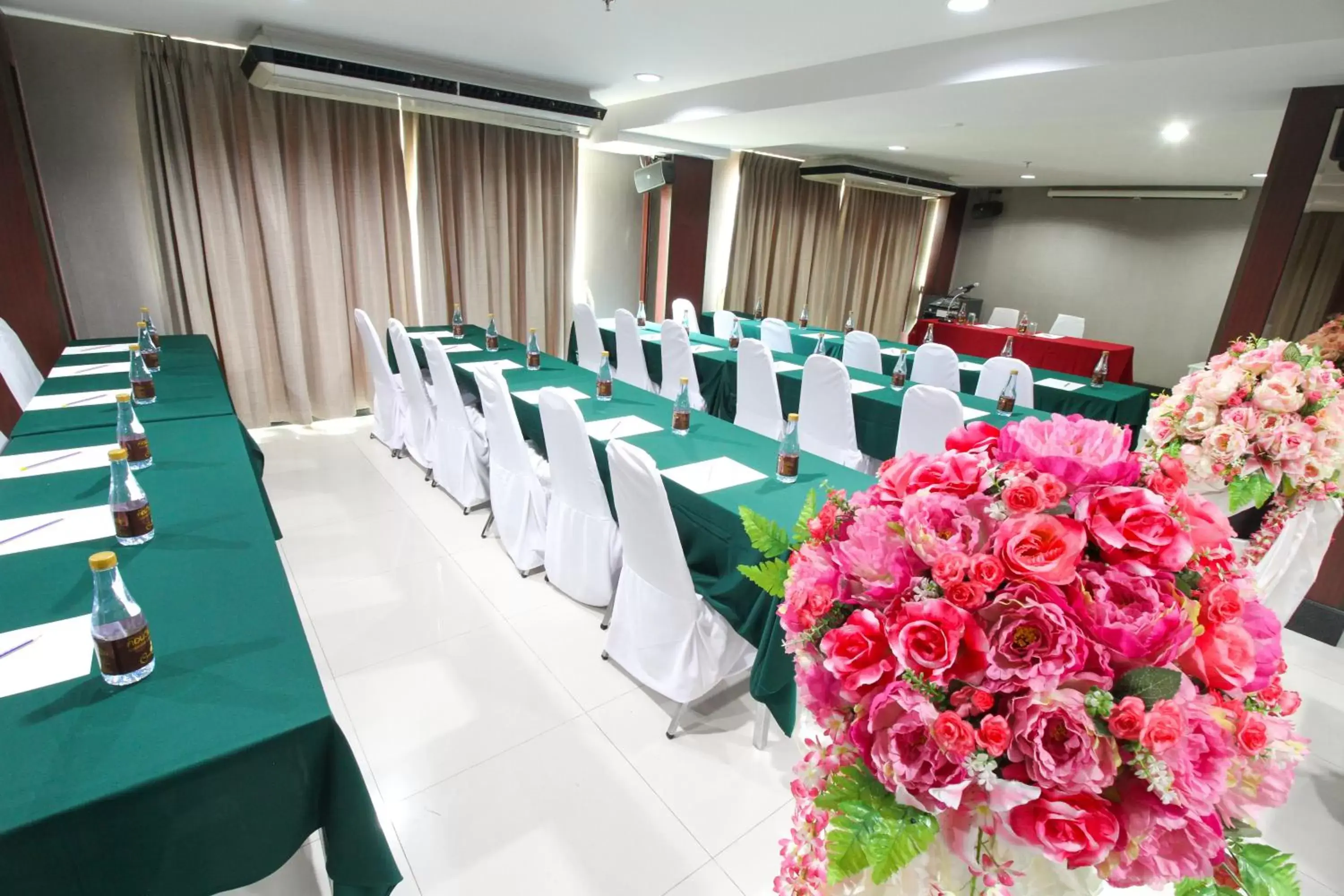 Meeting/conference room in Convenient Grand Hotel SHA Extra Plus