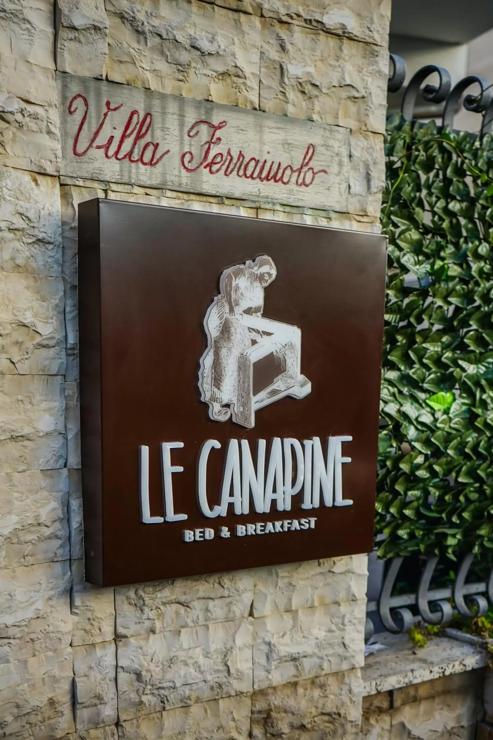 Property Logo/Sign in B&B Le Canapine