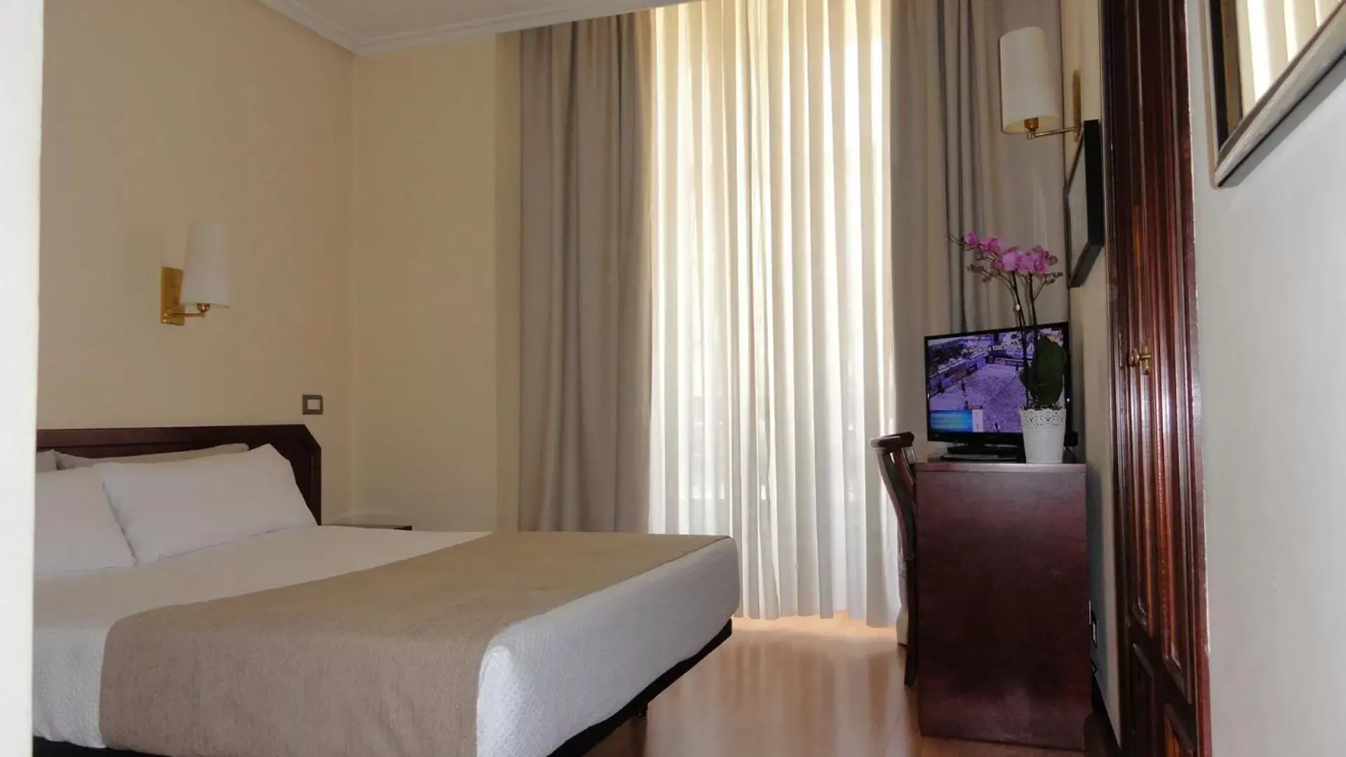 Bed in Hotel Compostela Vigo
