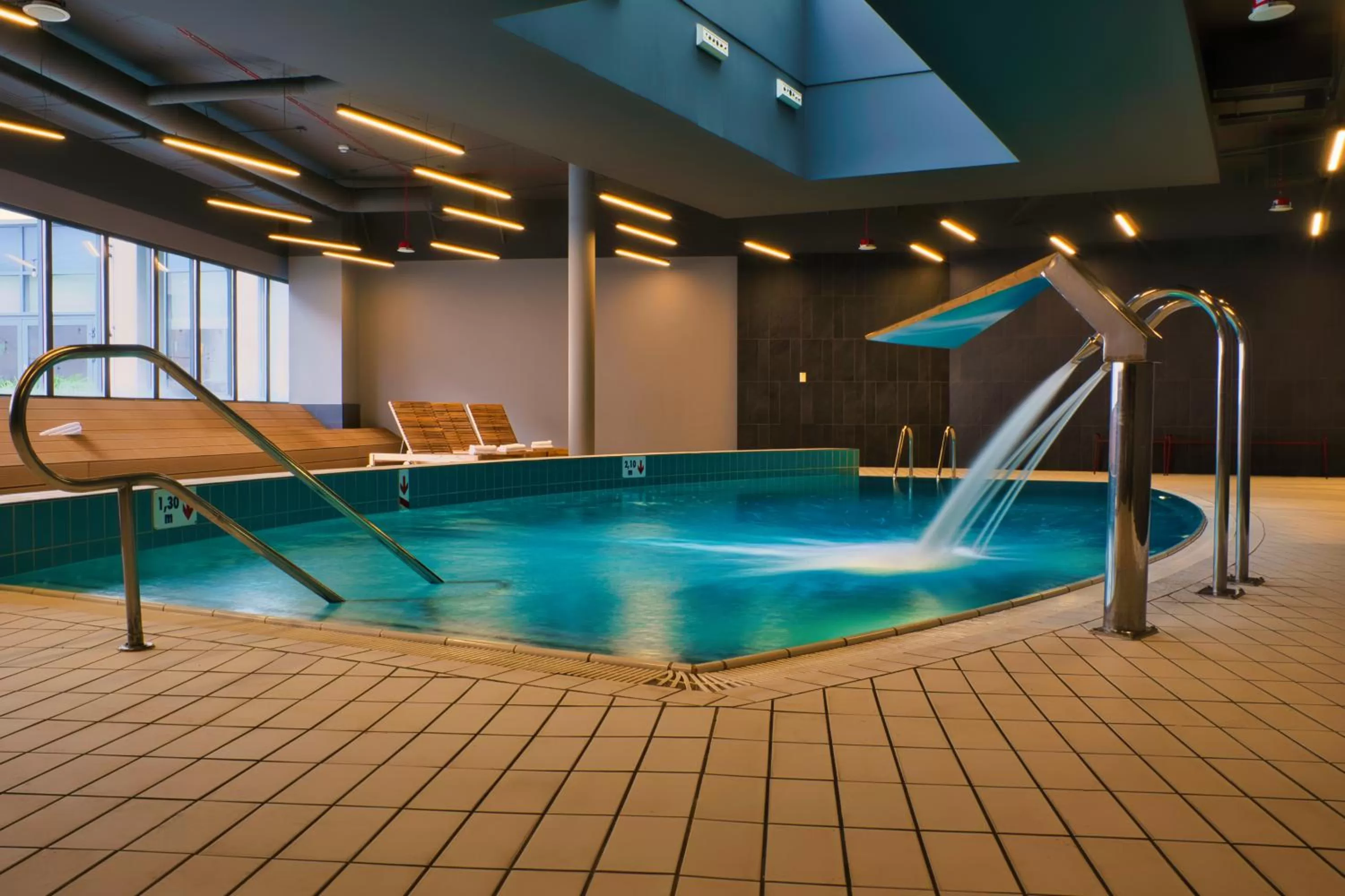 Swimming pool in Novotel Szczecin Centrum