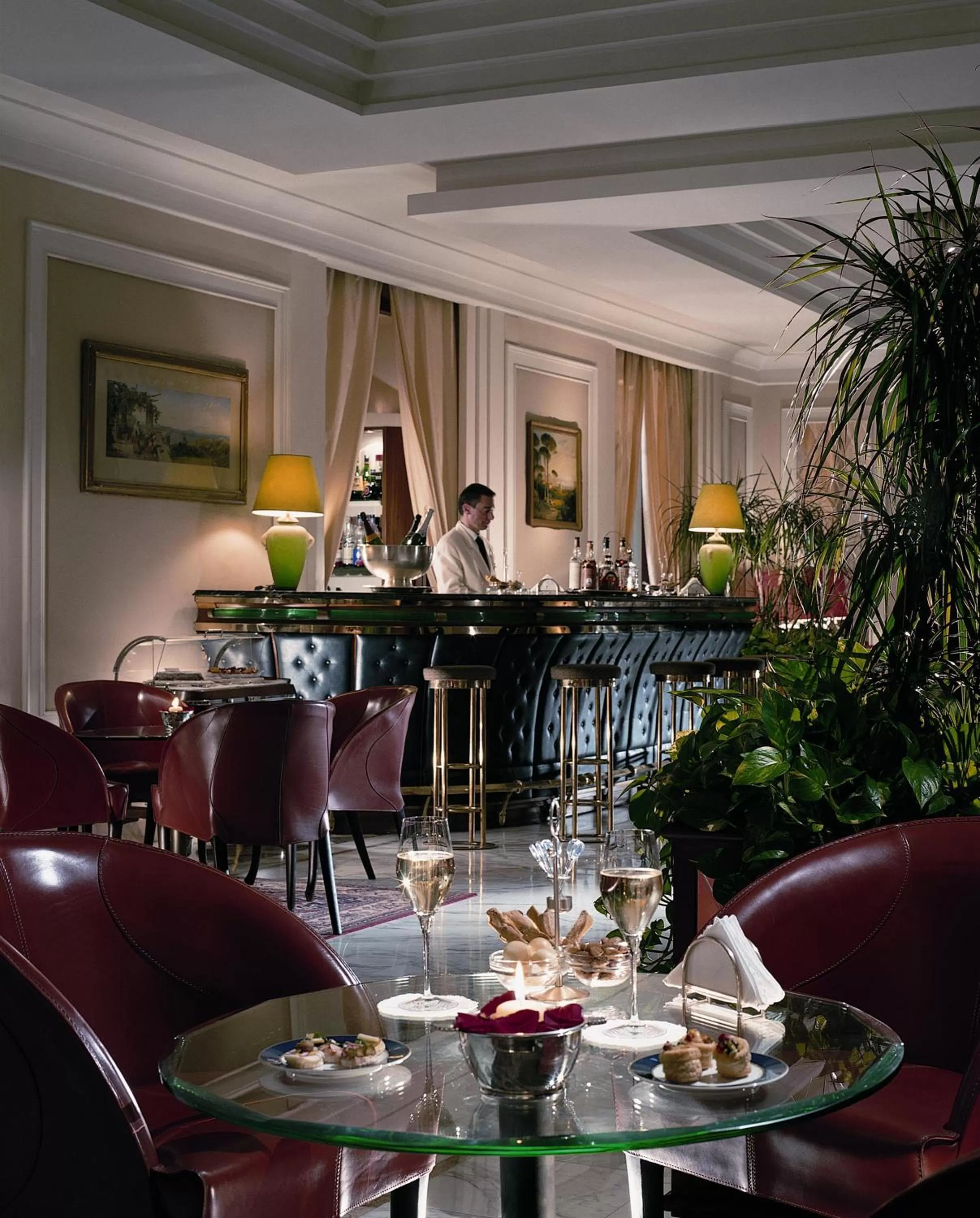 Restaurant/places to eat in Grand Hotel Vesuvio