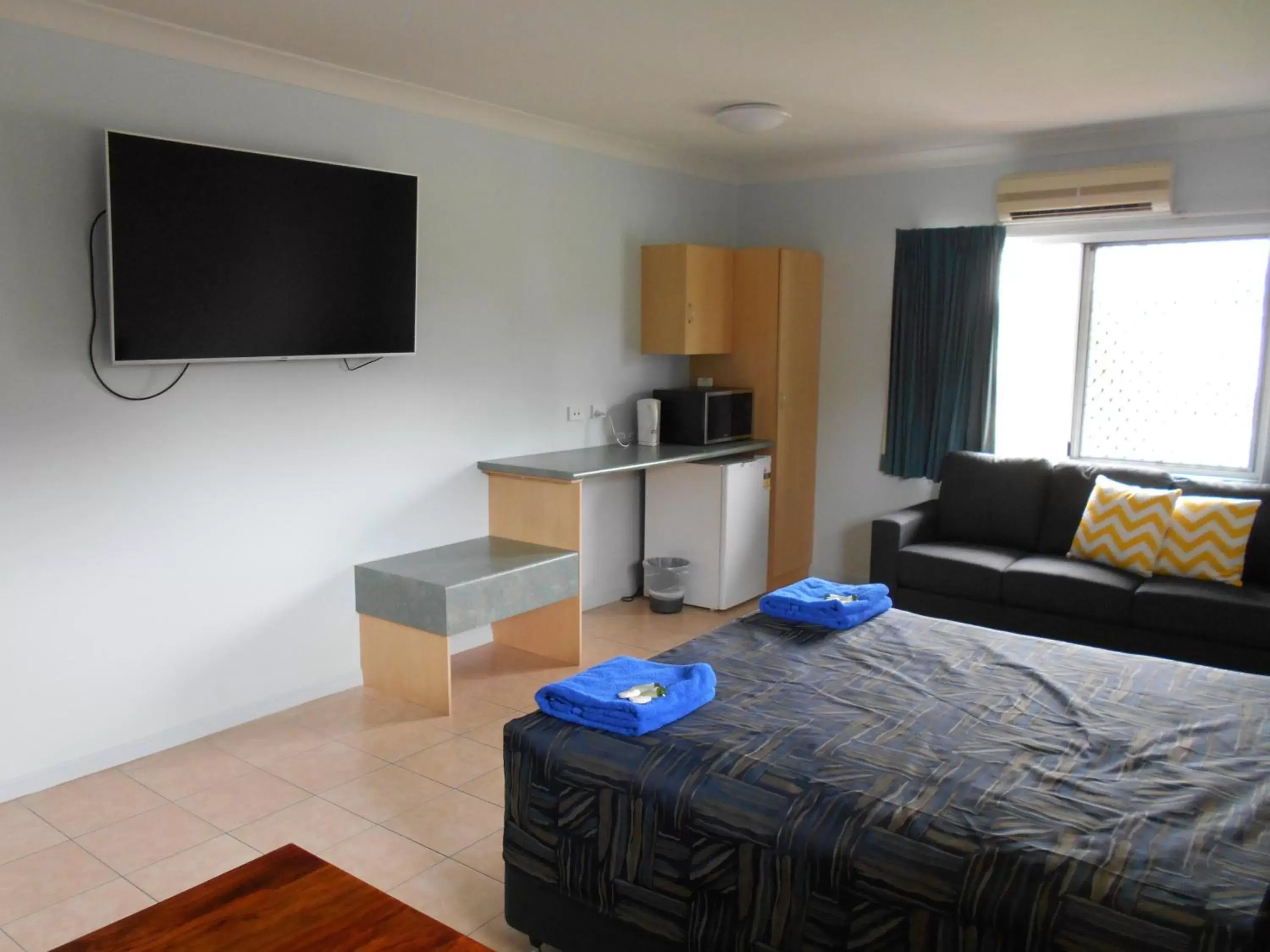 Living room, TV/Entertainment Center in TI Motel Torres Strait