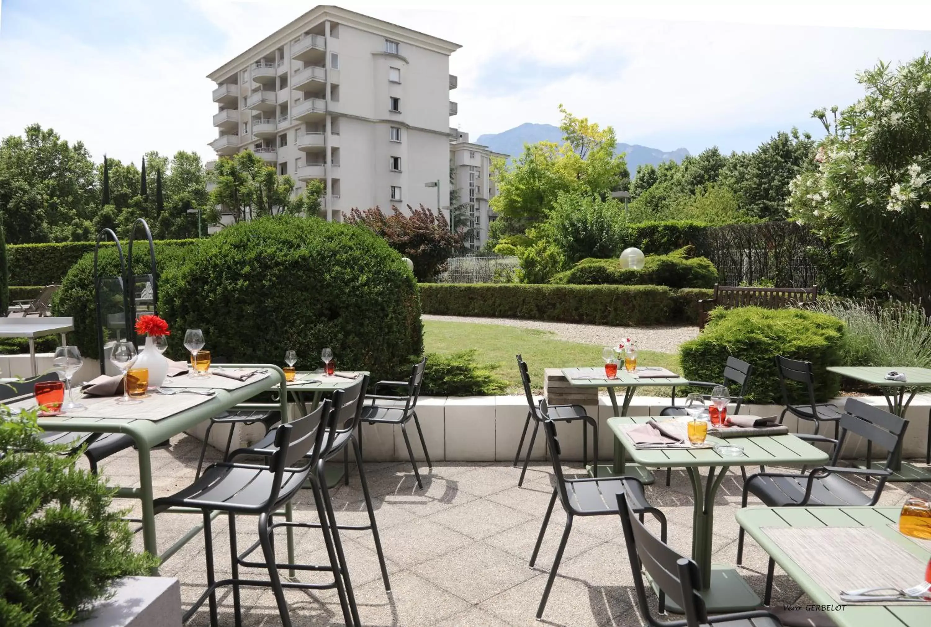 Patio, Restaurant/Places to Eat in Hotel Mercure Grenoble Centre Président