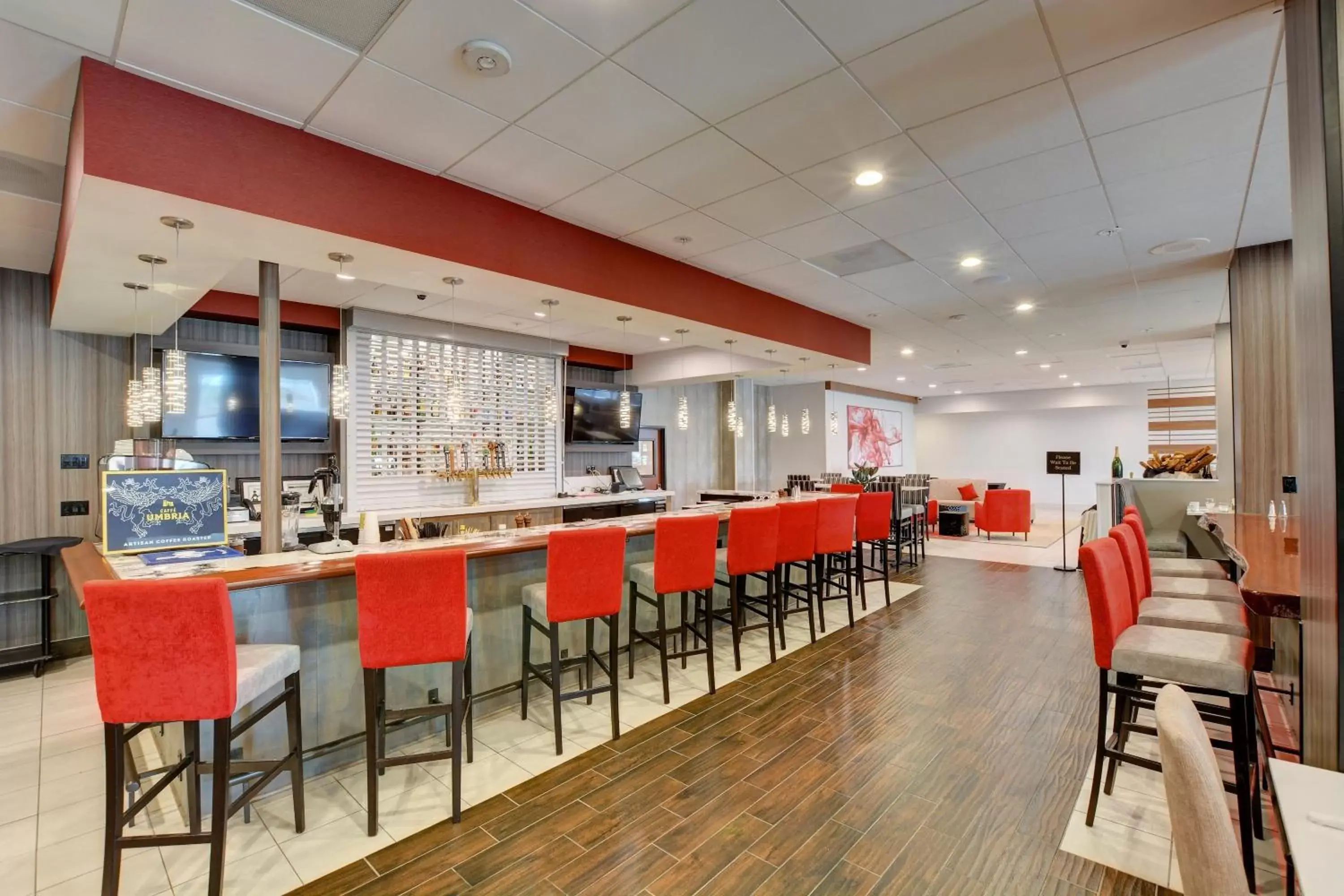 Lounge or bar, Restaurant/Places to Eat in Holiday Inn - Salem, an IHG Hotel