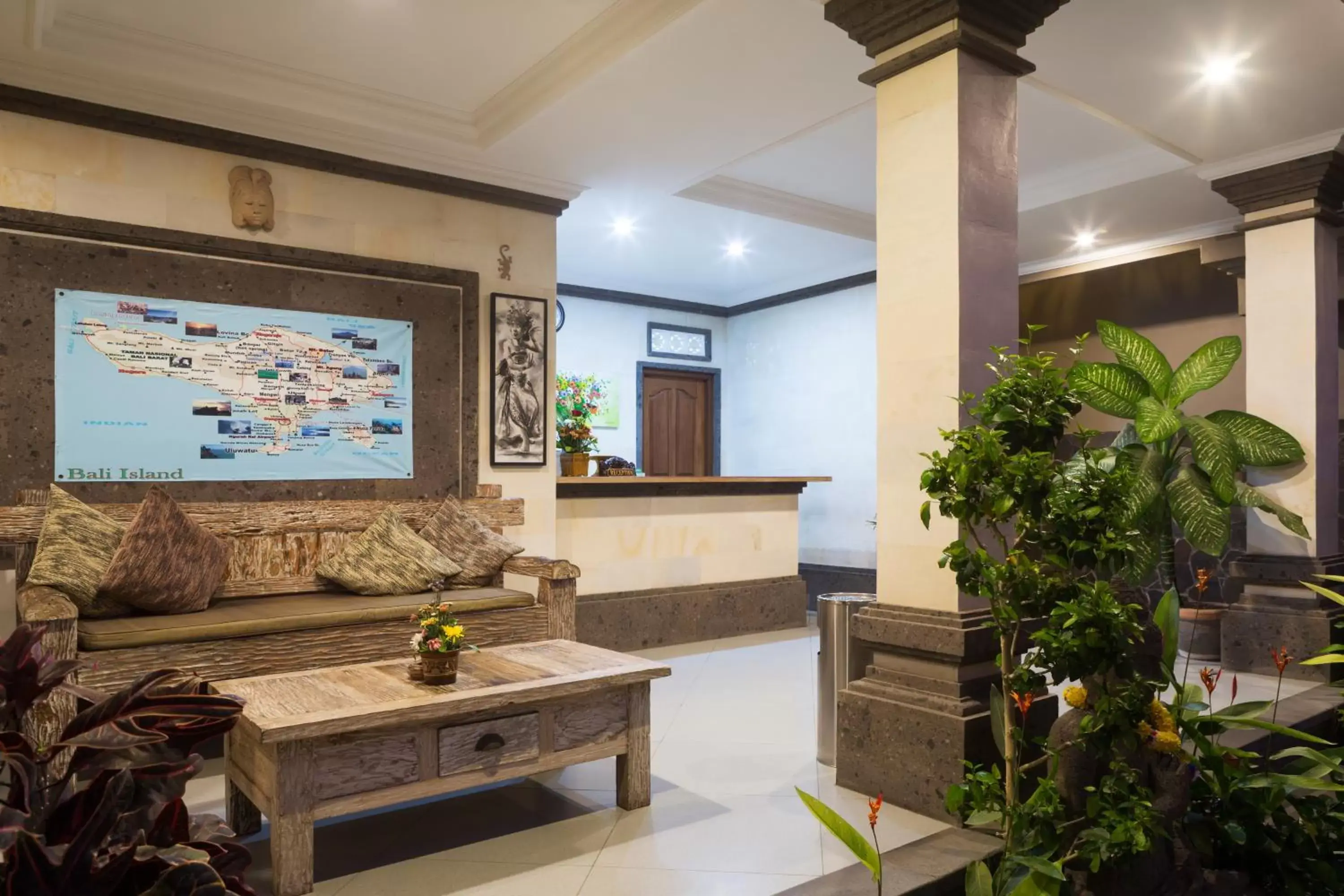 Lobby or reception in Kiskenda Cottages & Restaurant