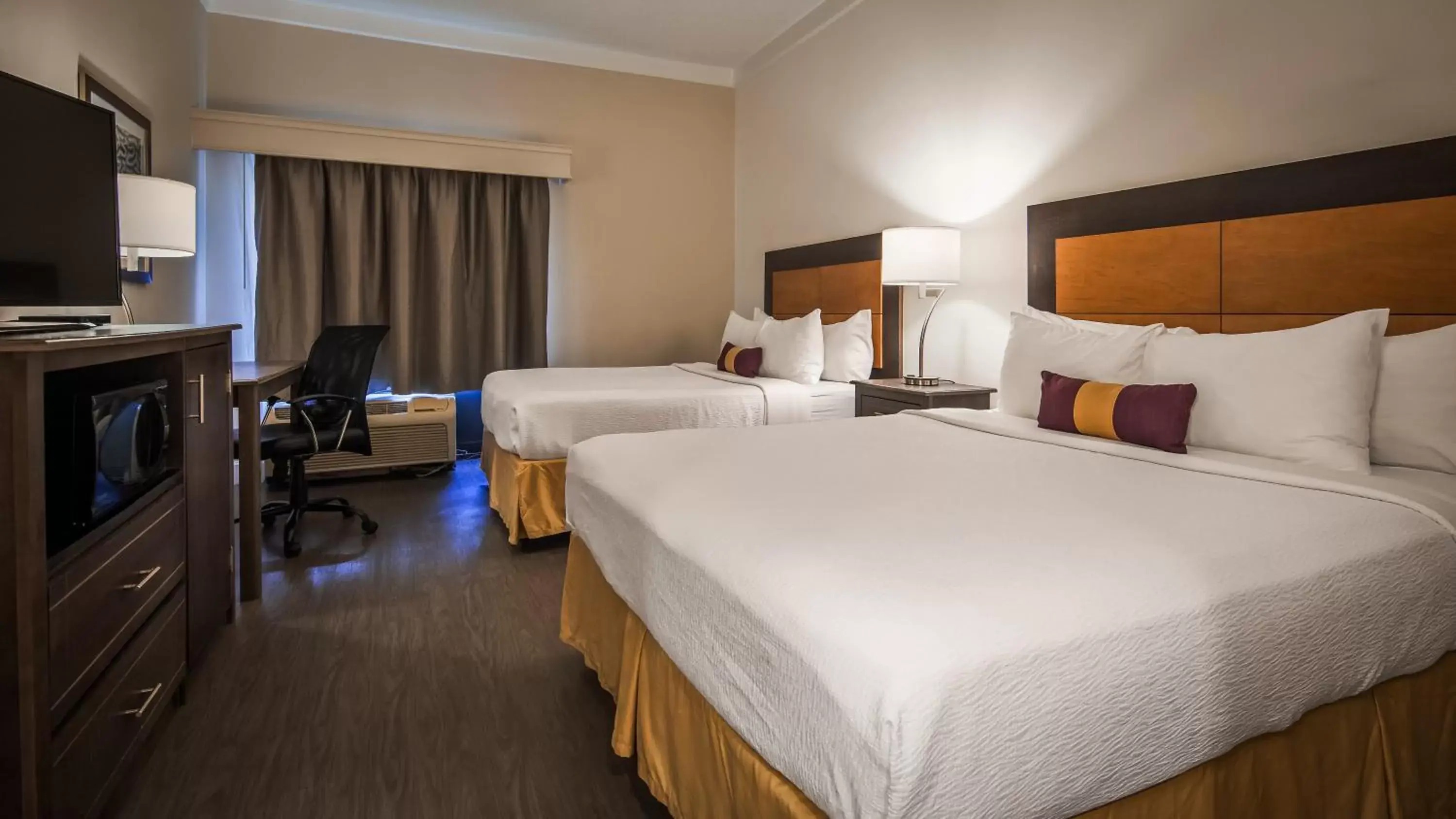 Bedroom, Bed in Best Western Airport Inn Fort Myers
