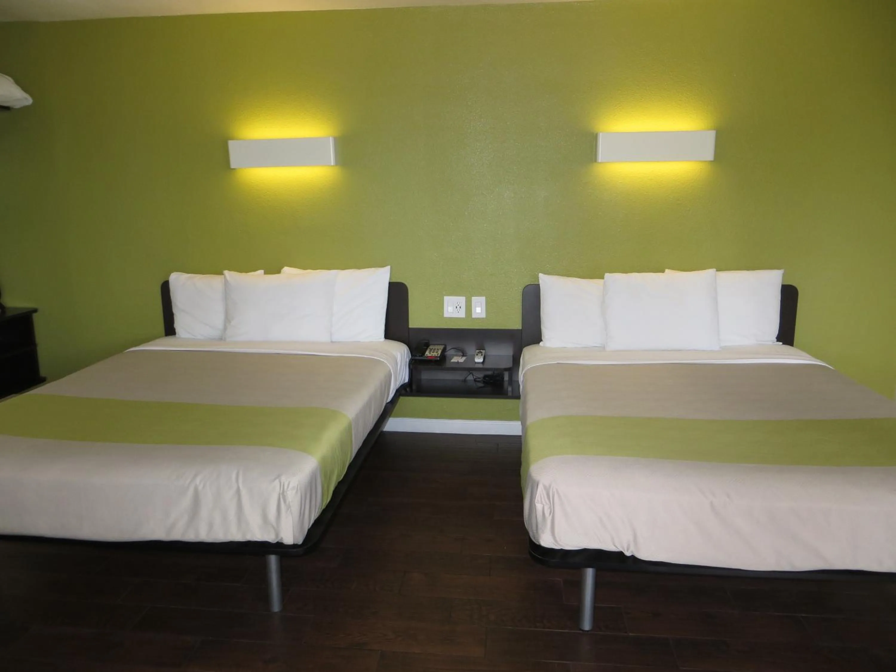 Bed in Fisherman's Cove Inn