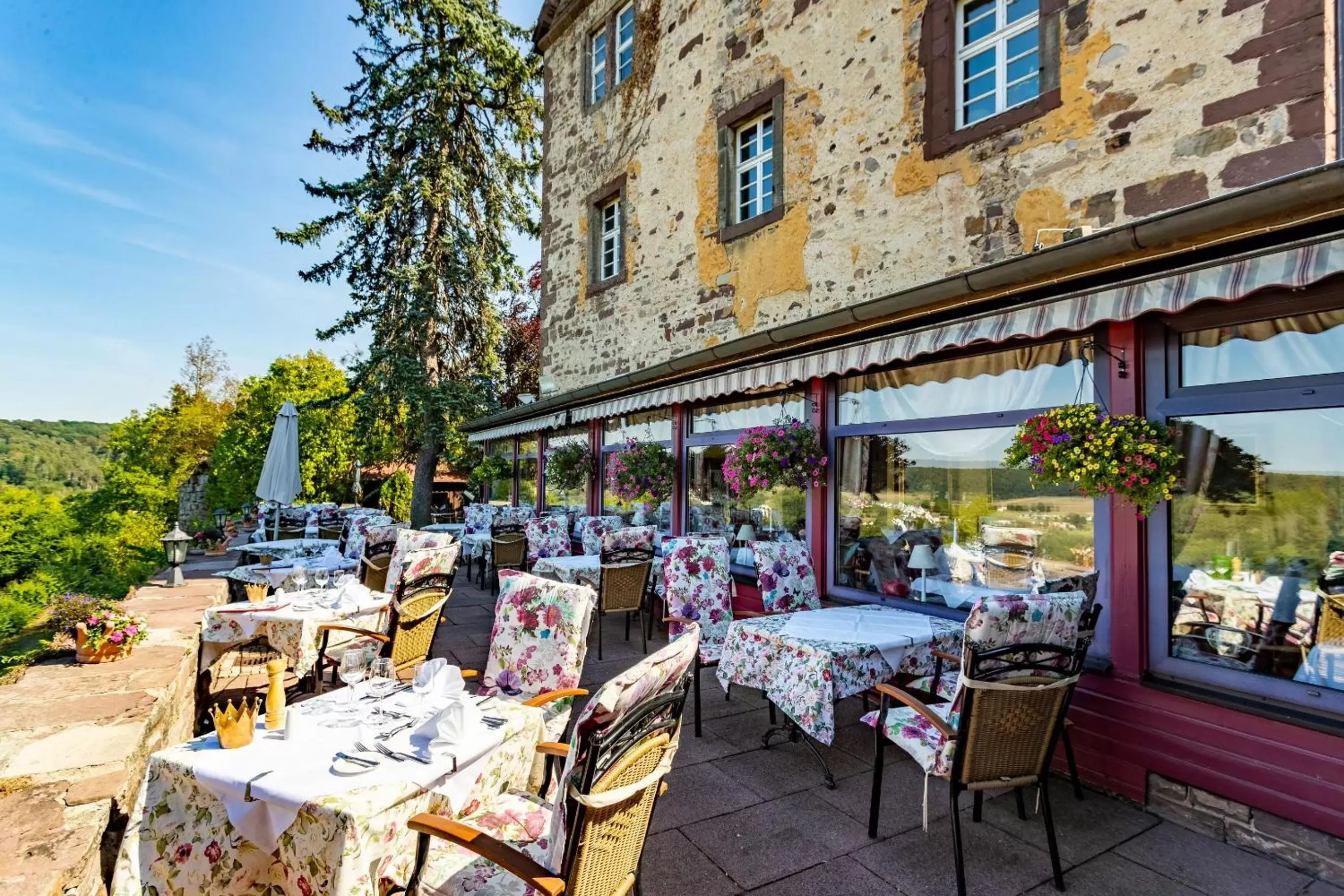 Balcony/Terrace, Restaurant/Places to Eat in Hotel Burg Trendelburg