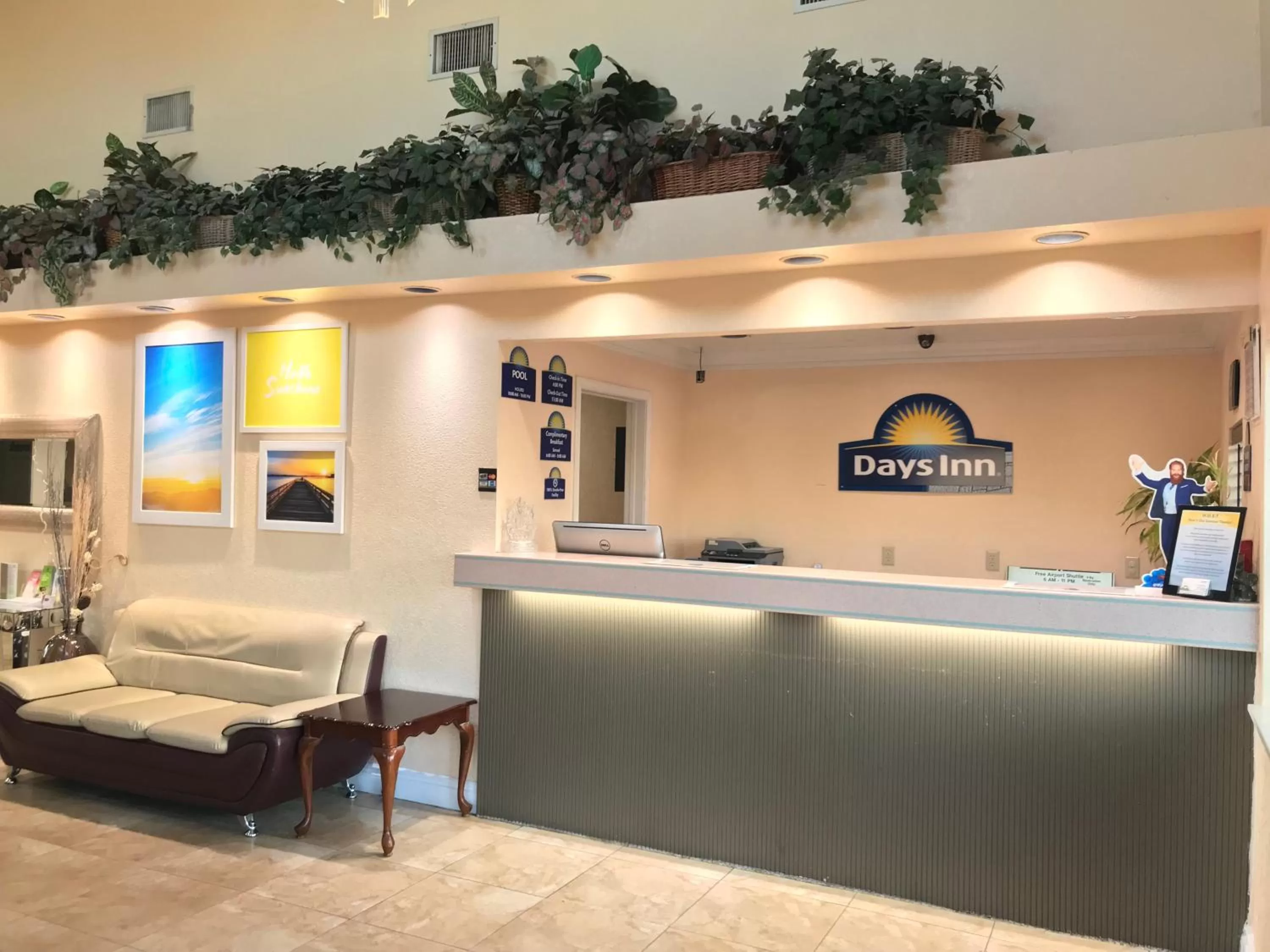 Lobby or reception in Days Inn by Wyndham San Antonio Airport