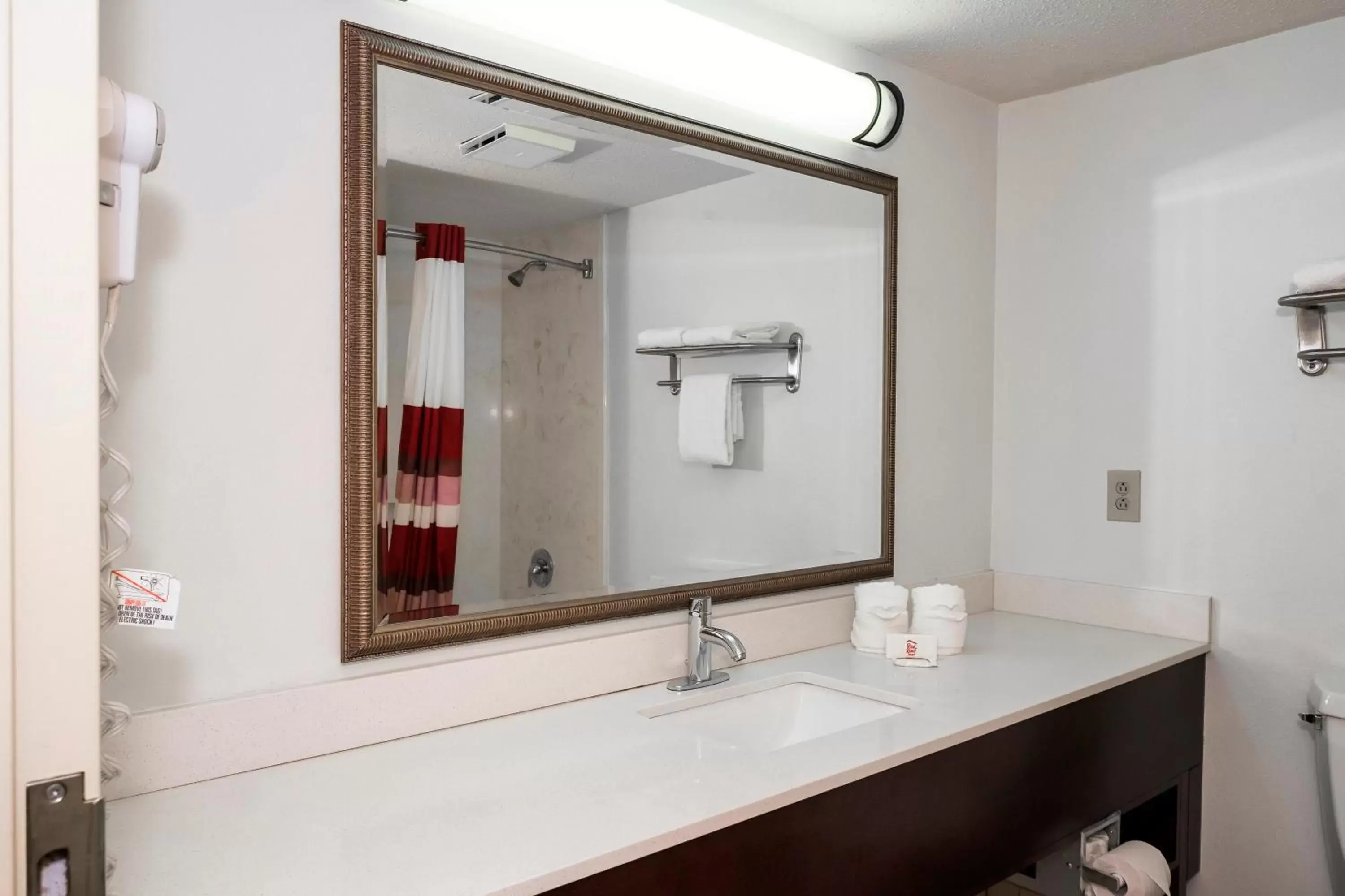 Bathroom in Red Roof Inn & Suites Stafford