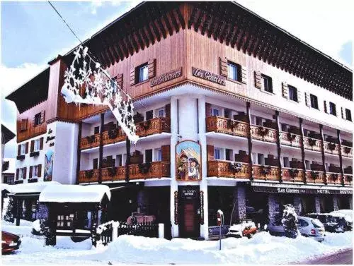 Facade/entrance, Winter in Hôtel Les Glaciers