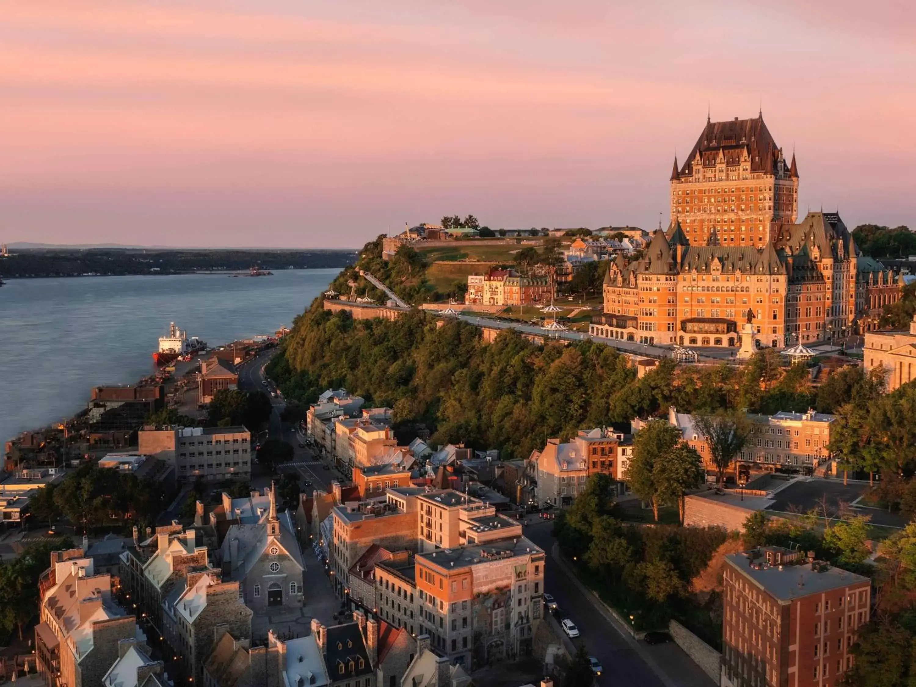 Property building, Bird's-eye View in Fairmont Le Chateau Frontenac