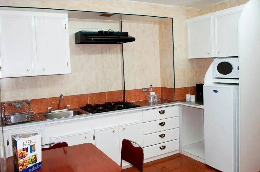 Kitchen/Kitchenette in Hotel Marcella Clase Ejecutiva