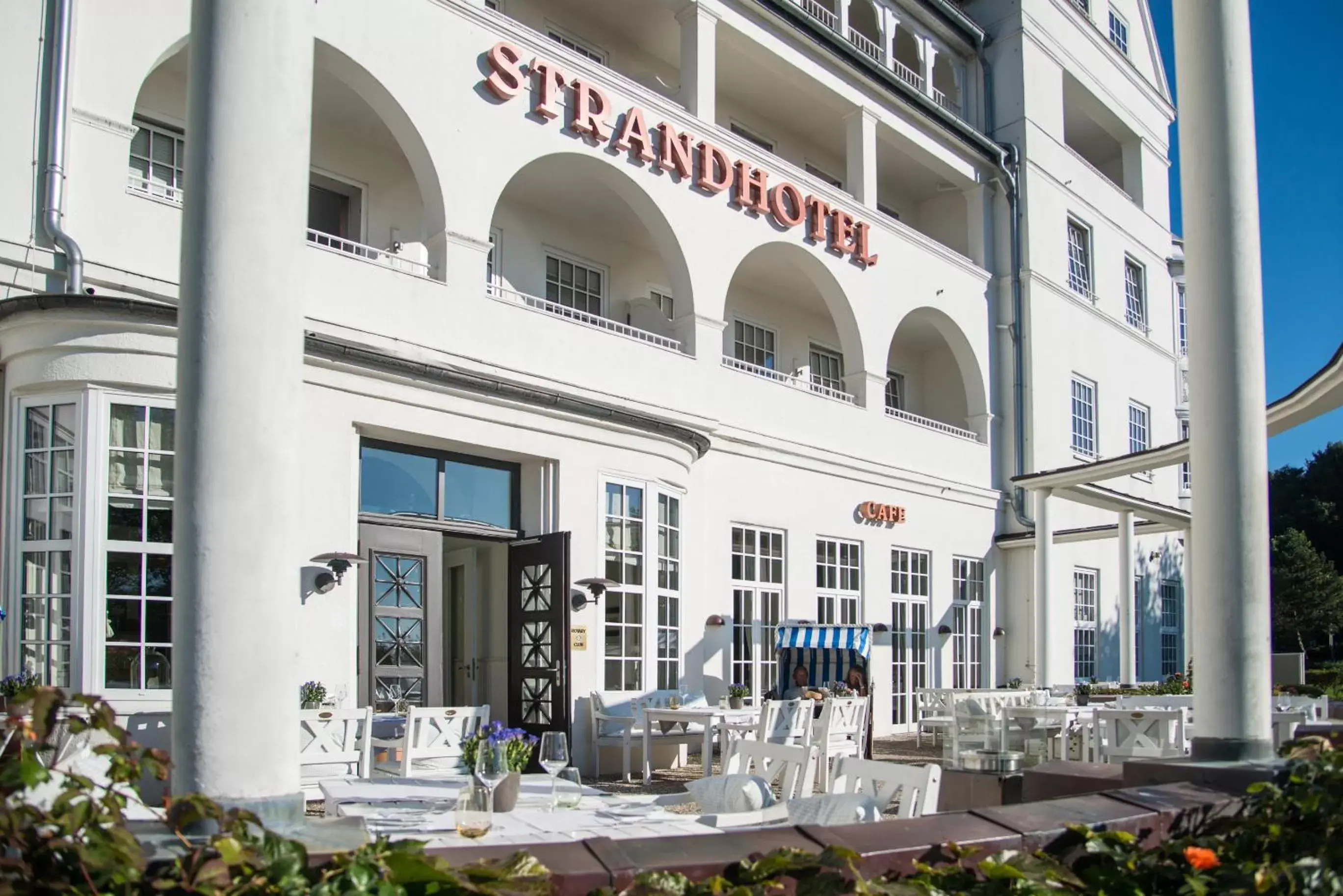 Facade/entrance, Restaurant/Places to Eat in Strandhotel Glücksburg