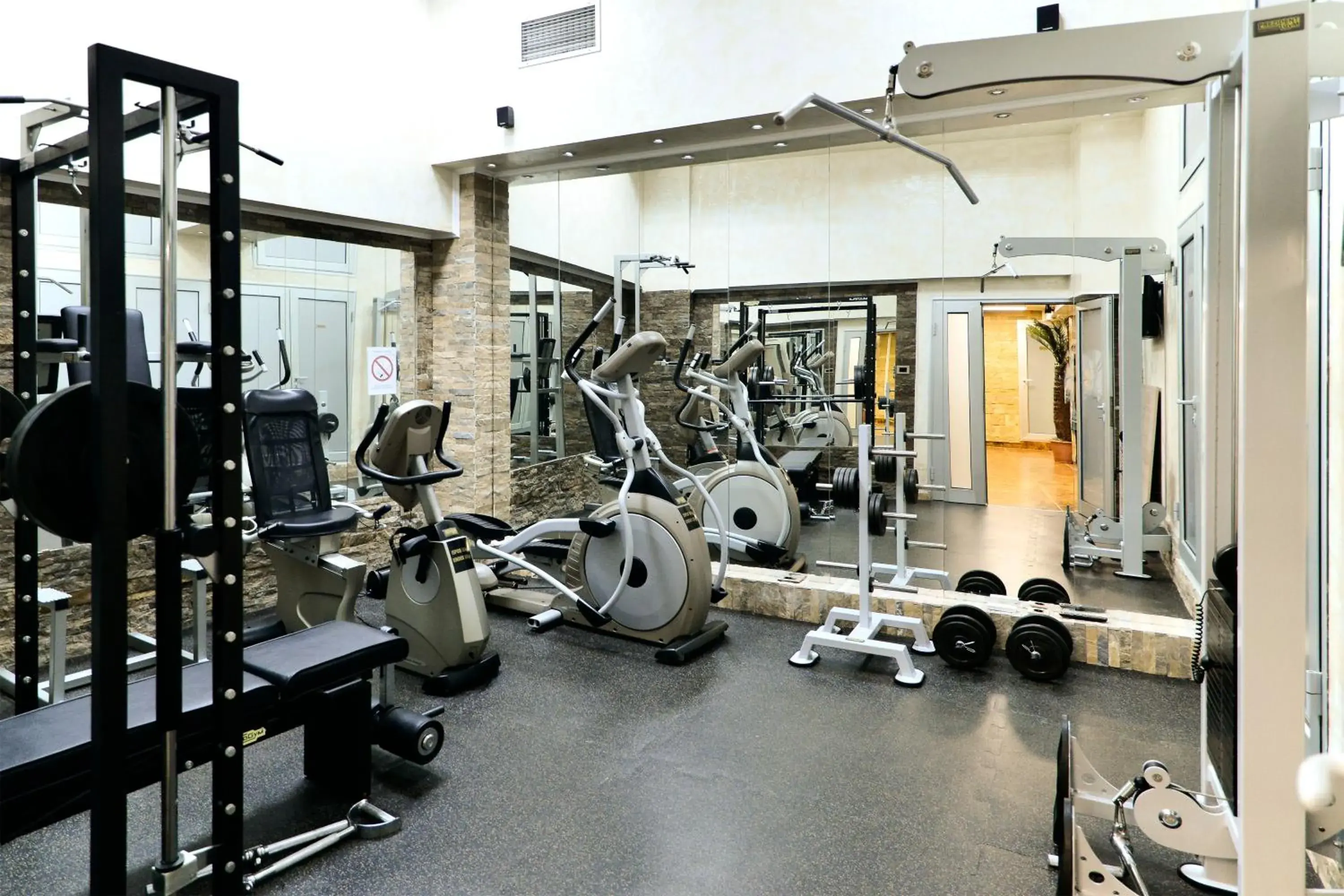 Fitness Center/Facilities in Premier Prezident Garni Hotel and Spa