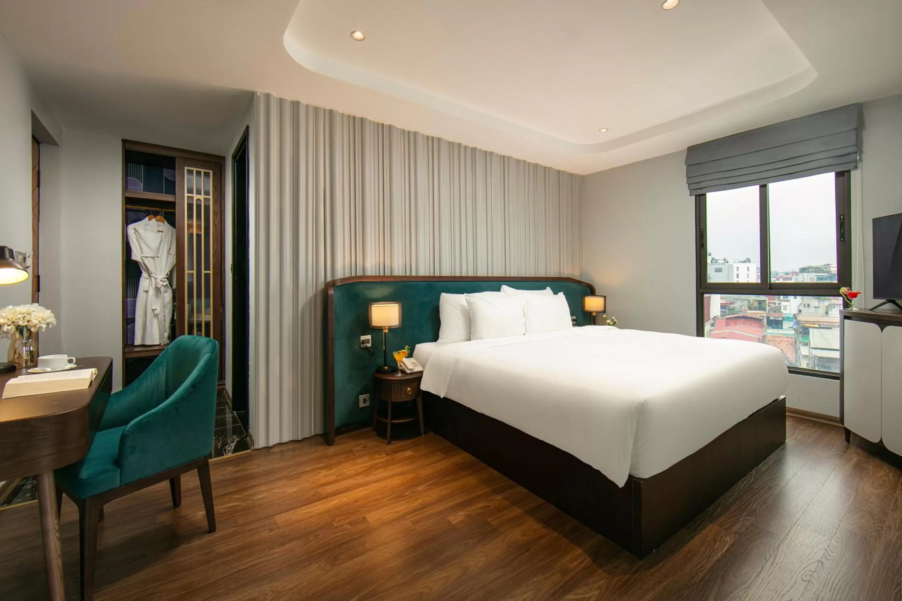 Photo of the whole room, Bed in MAY DE VILLE Lakeside Hotel