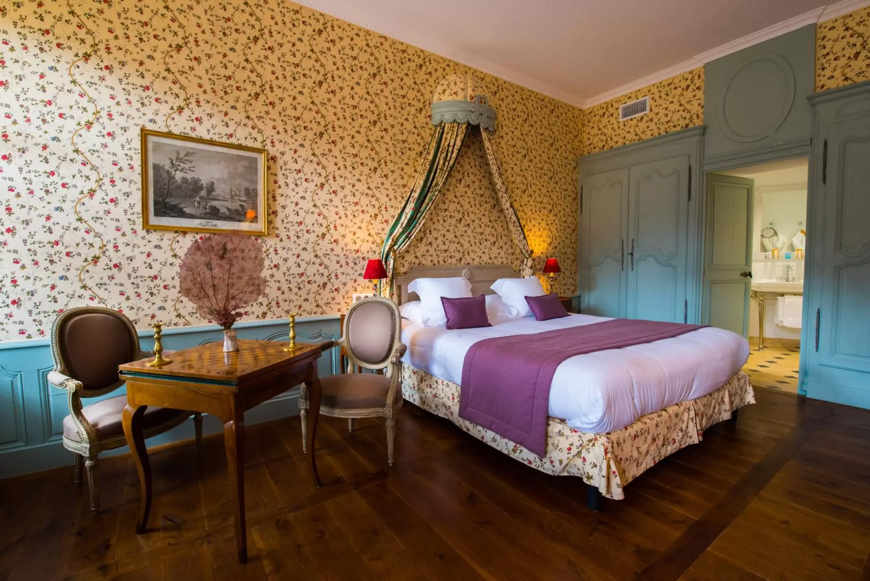 Photo of the whole room, Bed in Domaine de La Groirie - Le Mans