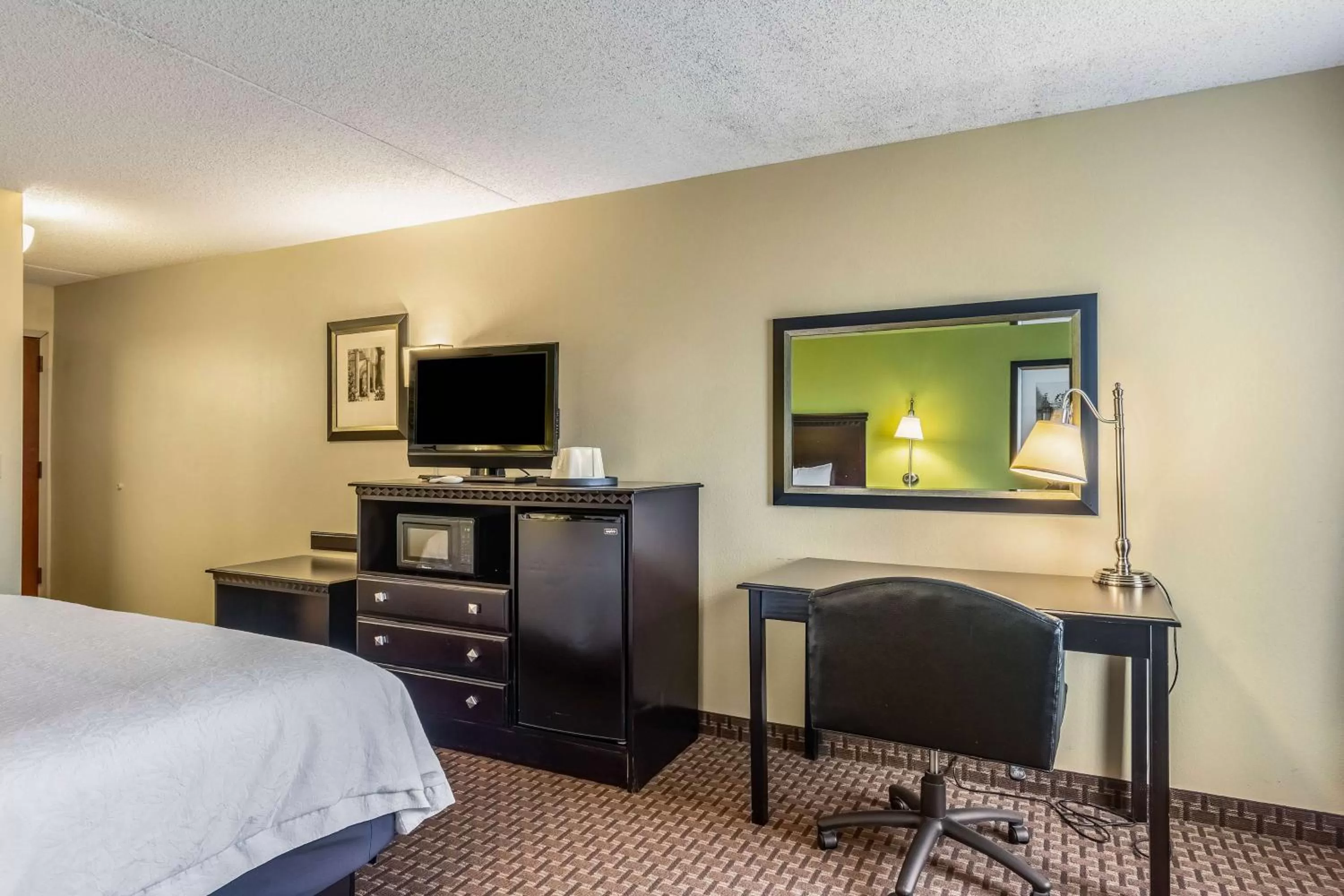 TV and multimedia, Bed in Motel 6-Conway, AR