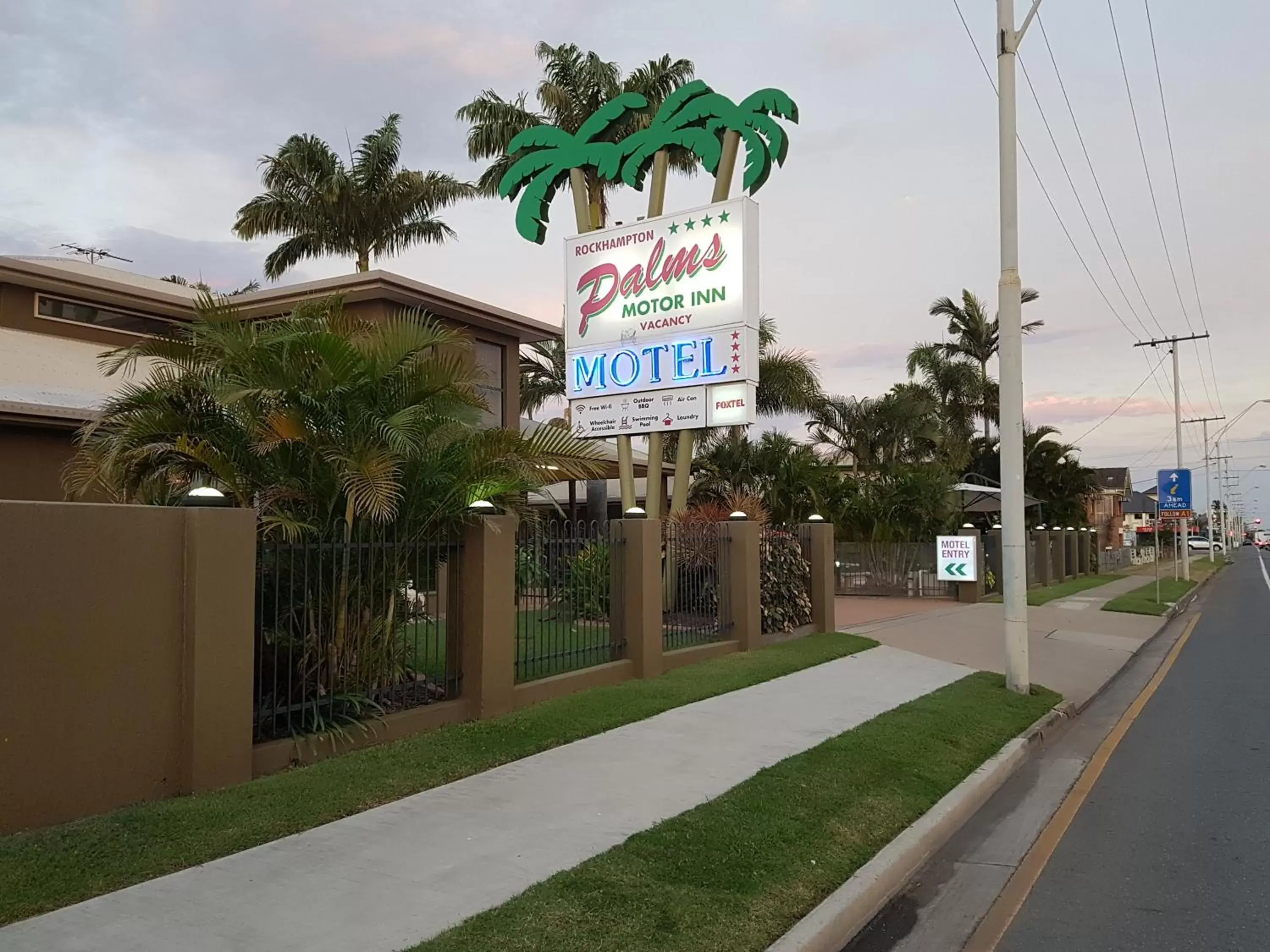 Property Building in Rockhampton Palms Motor Inn