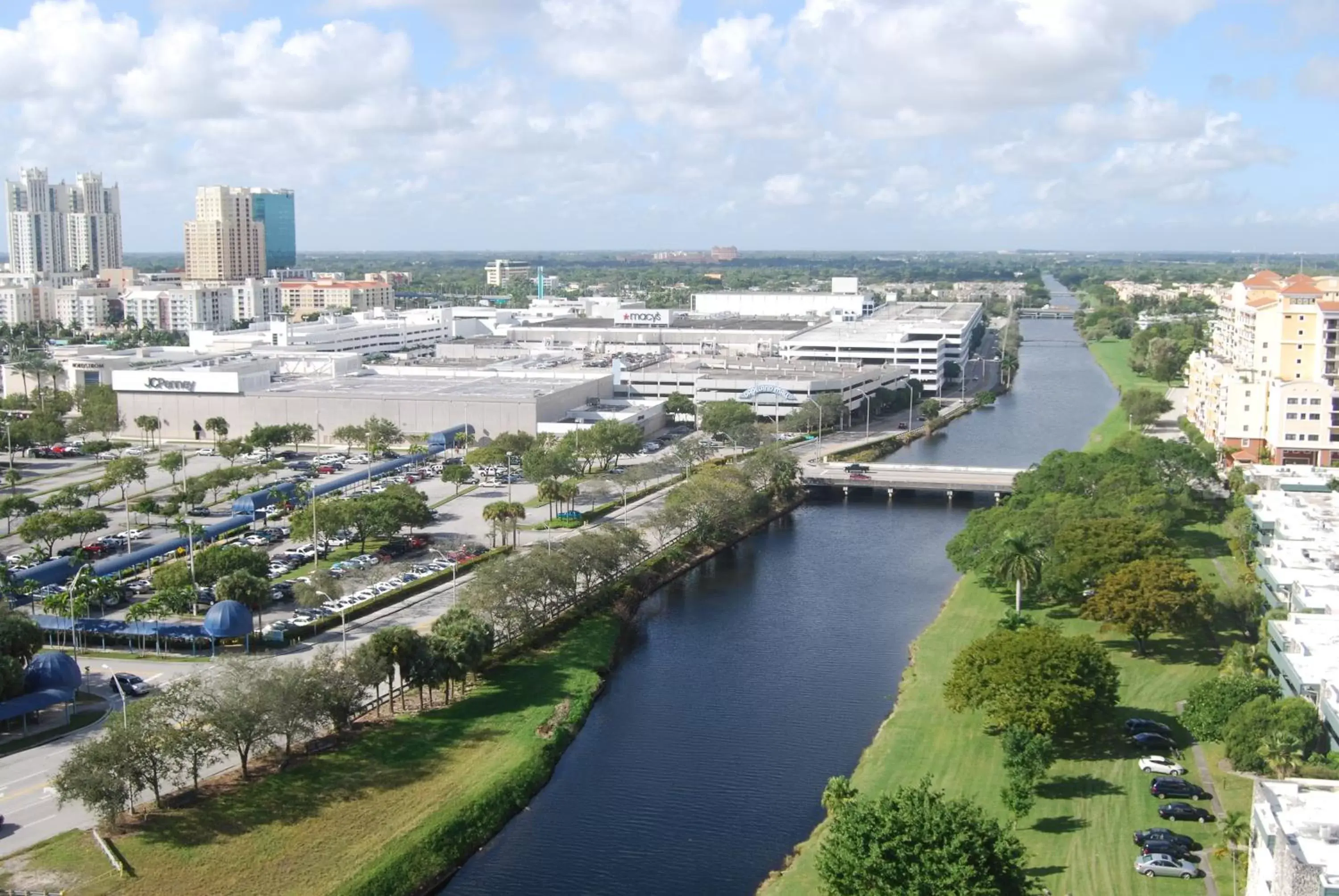 Area and facilities in Dadeland Towers by Miami Vacations