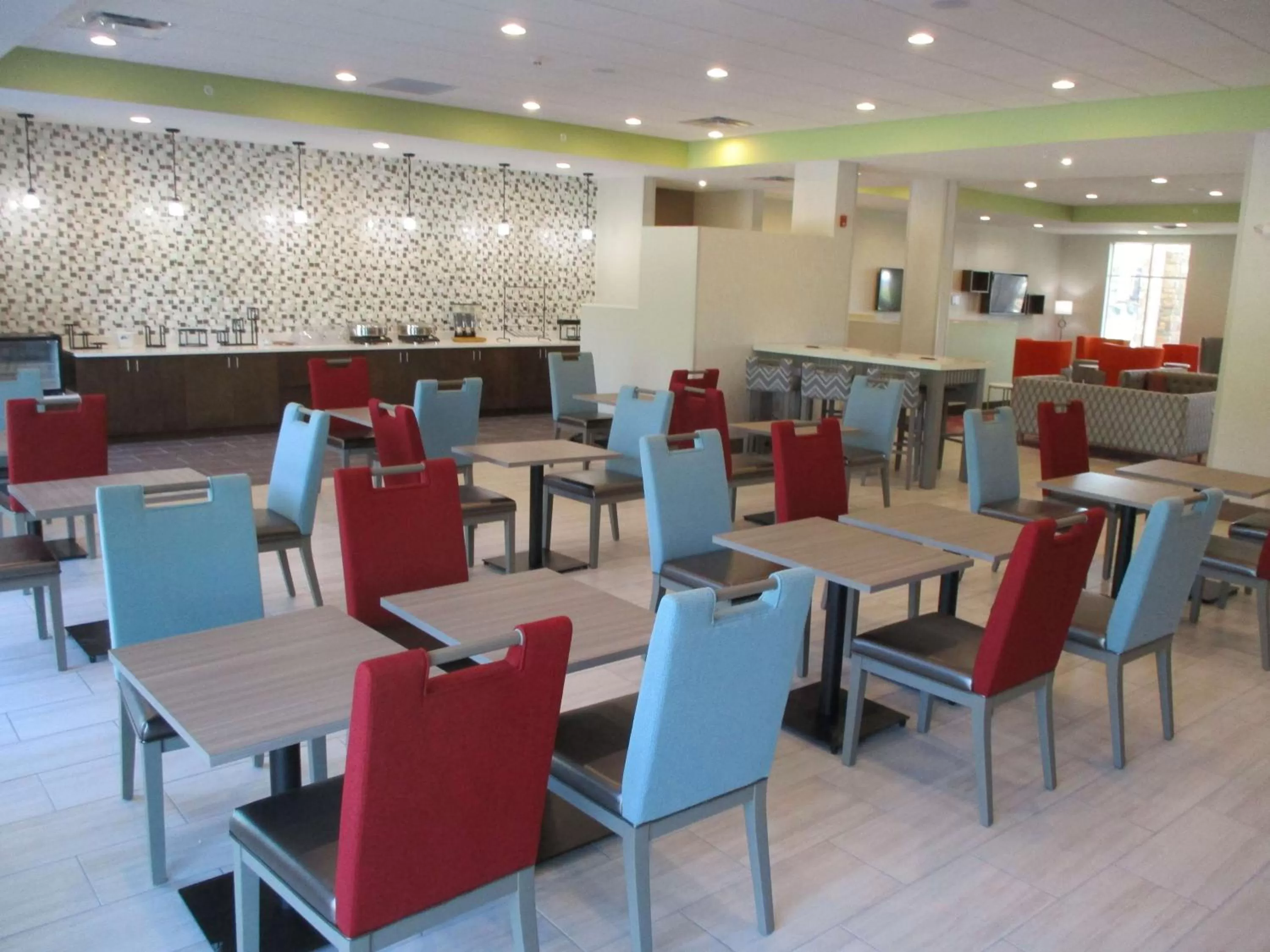Restaurant/places to eat in La Quinta Inn & Suites by Wyndham Jackson-Cape Girardeau