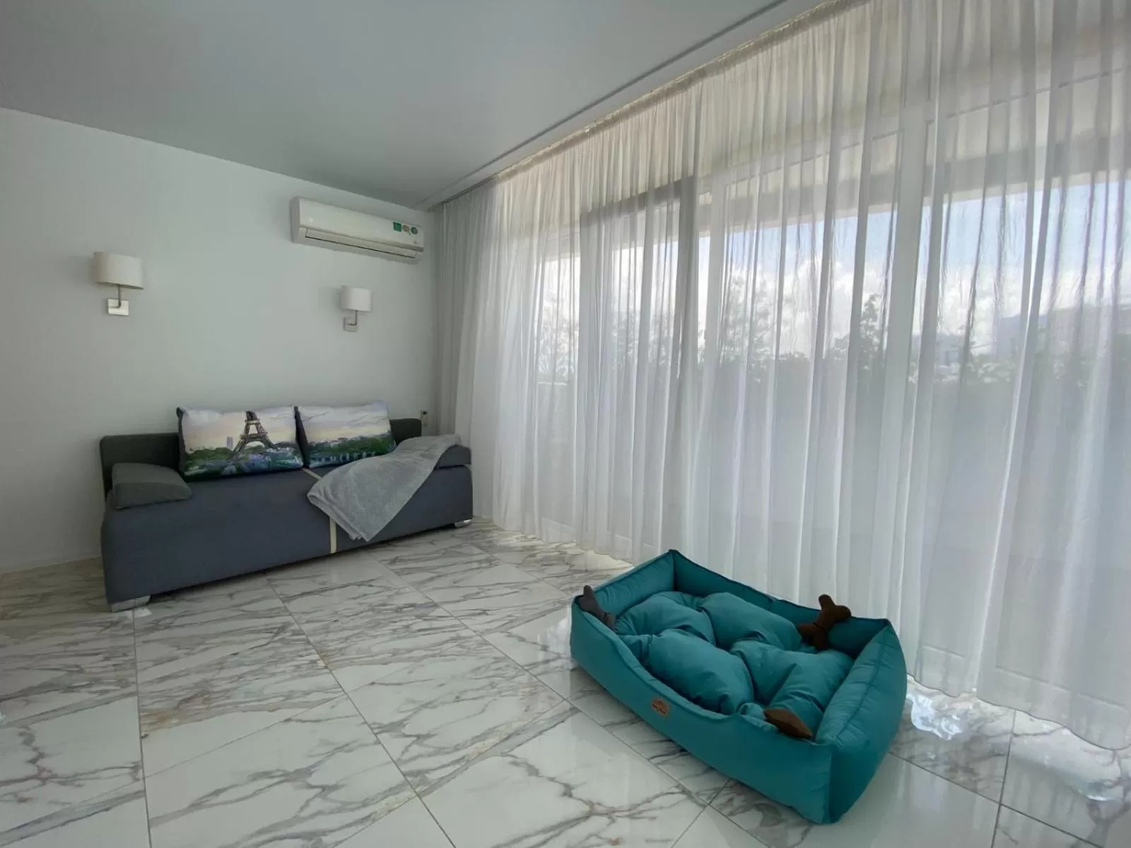 Bed, Seating Area in PURE WELLNESS SEA-VIEW Beluga & Dolphin Luxury HOTEL apartments