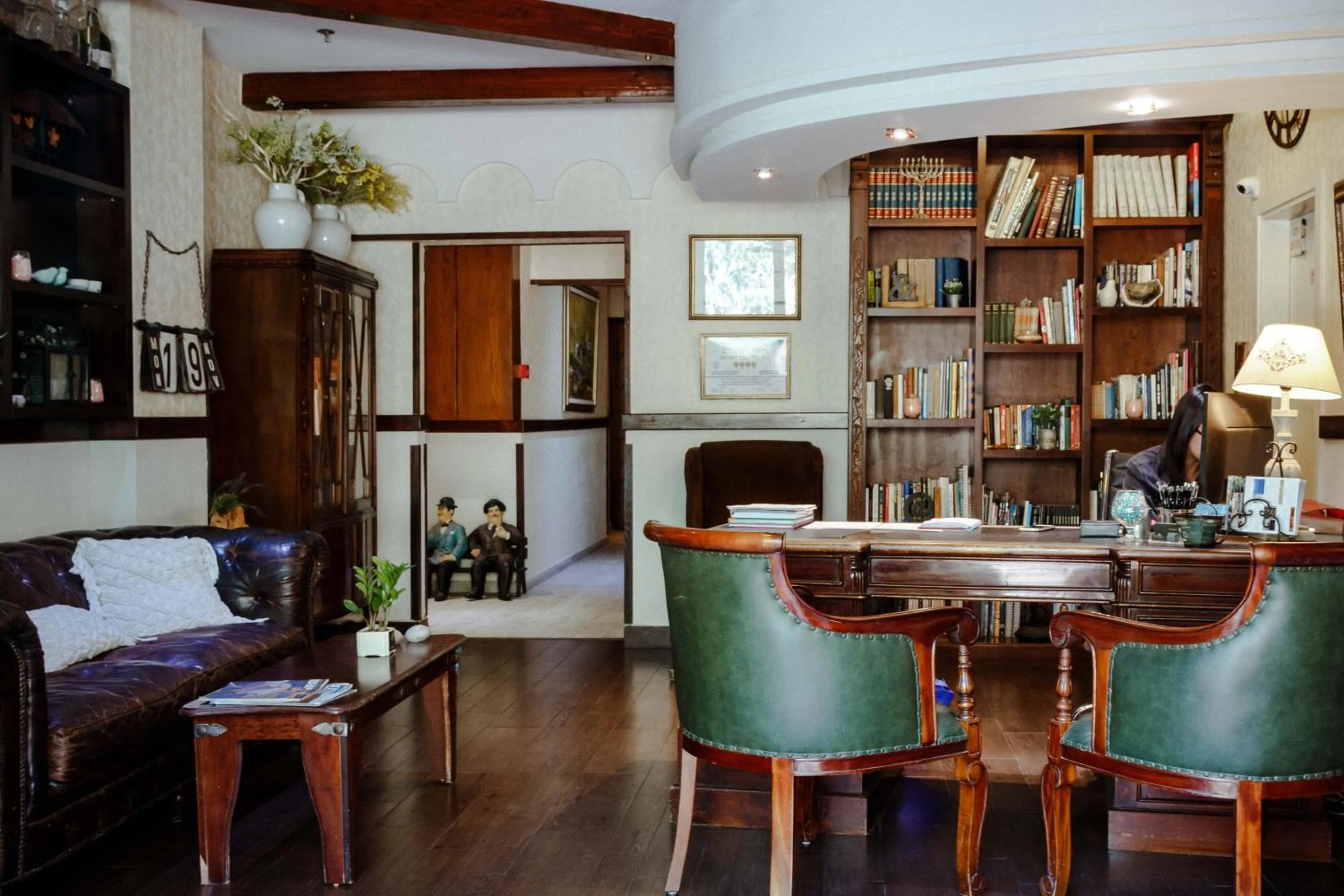 Library in Villa Carmel Boutique Hotel